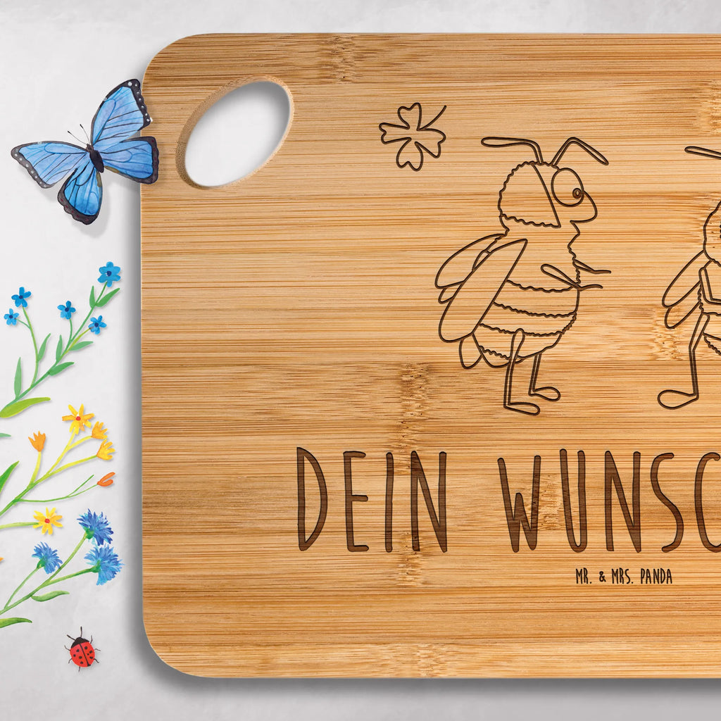 Personalisiertes Schneidebrett Bienen Paar Personalisiertes Bambus Schneidebrett, Schneidebrett Familie Mit Namen, Schneidebrett Geburtstag Mit Gravur, Geschenkidee Schneidebrett Mit Namen, Schneidebrett individuell, Schneidebrett Mit Personalisierung, Küchenbrett Mit Namen, Schneidebrett Mit Logo, Frühstücksbrett Mit Namen, Schneidebrett Mit Gravur, Schneidebrett Bambus Mit Gravur, Schneidebrett Geschenk Personalisiert, Personalisiertes Küchenbrett, Schneidebrett selber gestalten, Hochwertiges Schneidebrett Mit Gravur, Bambusbrett Mit Namen, Personalisiertes Schneidebrett, Werbegeschenk mit Firmennamen, Werbegeschenk mit Text, Schneidebrett Mit Datum, Schneidebrett Selbst Gestalten, Holzbrett Mit Gravur, Schneidebrett Mit Initialen, Schneidebrett Hochzeit Geschenk Mit Gravur, Schneidebrett Holz Mit Namen, Schneidebrett Mit Namen, Schneidebrett Für Grillfans Mit Gravur, Schneidebrett Für Paare Mit Namen, Schneidebrett Mit Motiv Und Namen, Schneidebrett Mit Herzen Und Wunschtext, Schneidebrett Mit Spruch Und Namen, Schneidebrett Mit Wunschtext, Bambusbrettchen Mit Gravur, Liebe, Partner, Freund, Freundin, Ehemann, Ehefrau, Heiraten, Verlobung, Heiratsantrag, Liebesgeschenk, Jahrestag, Hocheitstag, Hochzeitstag, Schildkröten, für Männer, Valentinstag, Liebesbeweis, Mitbringsel, verliebte Schildkröten, Geschenk für Partner, für Ehemann, Geschenk für Frauen, Geschenk für Freundin