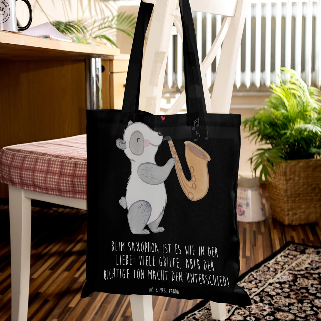Tote bag Beim Saxophon ist es wie in der Liebe: Viele Griffe, aber der richtige Ton macht den Unterschied! Laptoptasche, Strandtasche, Tasche, Einkaufstasche, Shopper, Beutel, Jutetasche, Beuteltasche, Stofftasche, Badetasche, Schultertasche, Jutebeutel, Einkaufstüte, Tragetasche, Umhängetasche, Stoffbeutel, Instrumente, Geschenke Musiker, Musikliebhaber