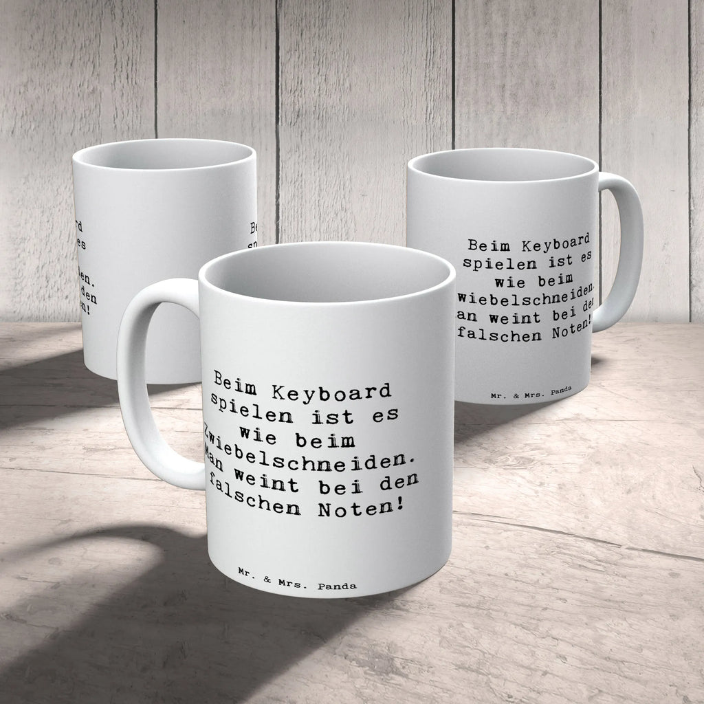 Mug Saying Beim Keyboard spielen ist es wie beim Zwiebelschneiden. Man weint bei den falschen Noten! Geschenktasse, Kaffeetasse, Bürotasse, Tasse, Keramiktasse, Teetasse, Tasse mit Motiven, Tasse mit Zitaten, Porzellantasse, Instrumente, Geschenke Musiker, Musikliebhaber
