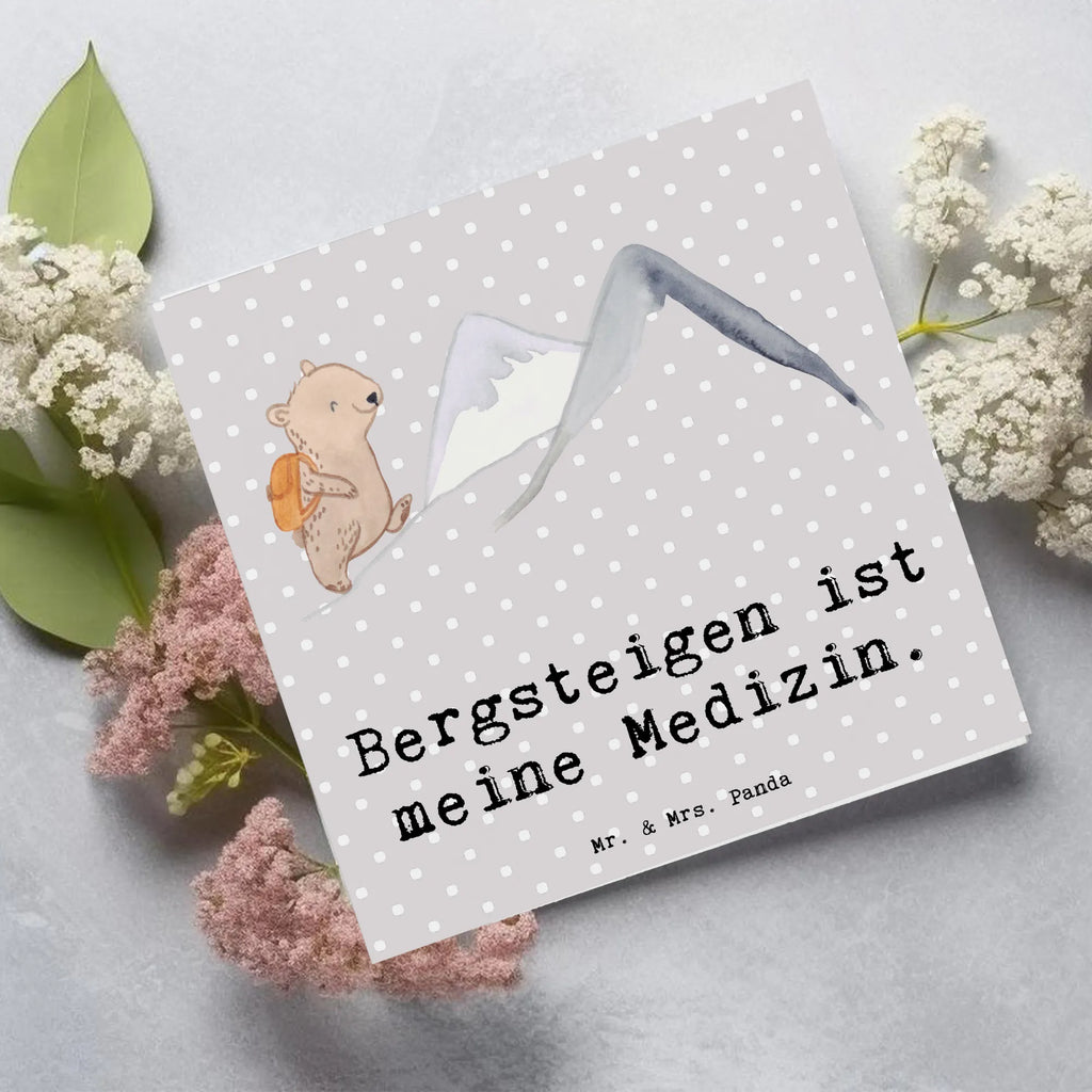 Deluxe Karte Bär Bergsteigen Klappkarte, Geburtstagskarte, Karte, Glückwunschkarte, Hochwertige Grußkarte, Hochzeitskarte, Hochwertige Klappkarte, Grußkarte, Einladungskarte, Geschenk, Sport, Sportart, Hobby, Schenken, Danke, Dankeschön, Auszeichnung, Gewinn, Sportler, Alpinismus, Alpinwandern, wandern, Trekking, Bergsteigen, Bergsport
