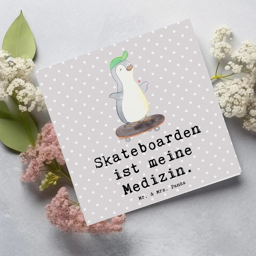 Deluxe Karte Pinguin Skateboarden Hochzeitskarte, Hochwertige Klappkarte, Hochwertige Grußkarte, Karte, Klappkarte, Glückwunschkarte, Grußkarte, Geburtstagskarte, Einladungskarte, Geschenk, Sport, Sportart, Hobby, Schenken, Danke, Dankeschön, Auszeichnung, Gewinn, Sportler, Skateplatz, Skateboard, Skateboarden, Skaten, Skateboard fahren