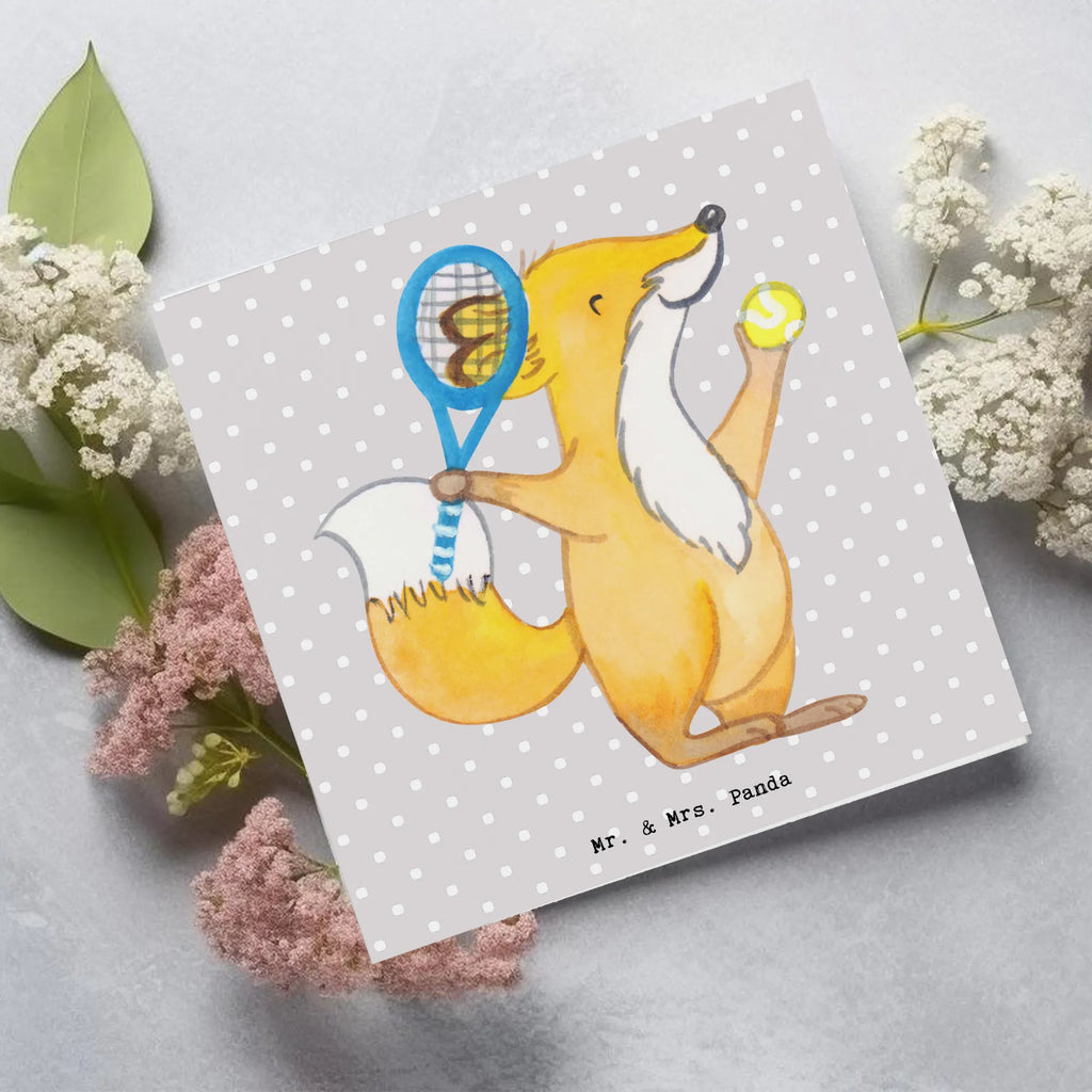 Deluxe Card Fox play tennis Hochwertige Klappkarte, Glückwunschkarte, Karte, Geburtstagskarte, Hochwertige Grußkarte, Klappkarte, Einladungskarte, Hochzeitskarte, Grußkarte, Geschenk, Sport, Sportart, Hobby, Schenken, Danke, Dankeschön, Auszeichnung, Gewinn, Sportler, Tennisclub, Tennis Turnier, Tennisverein, Ballsportart, Tennis spielen