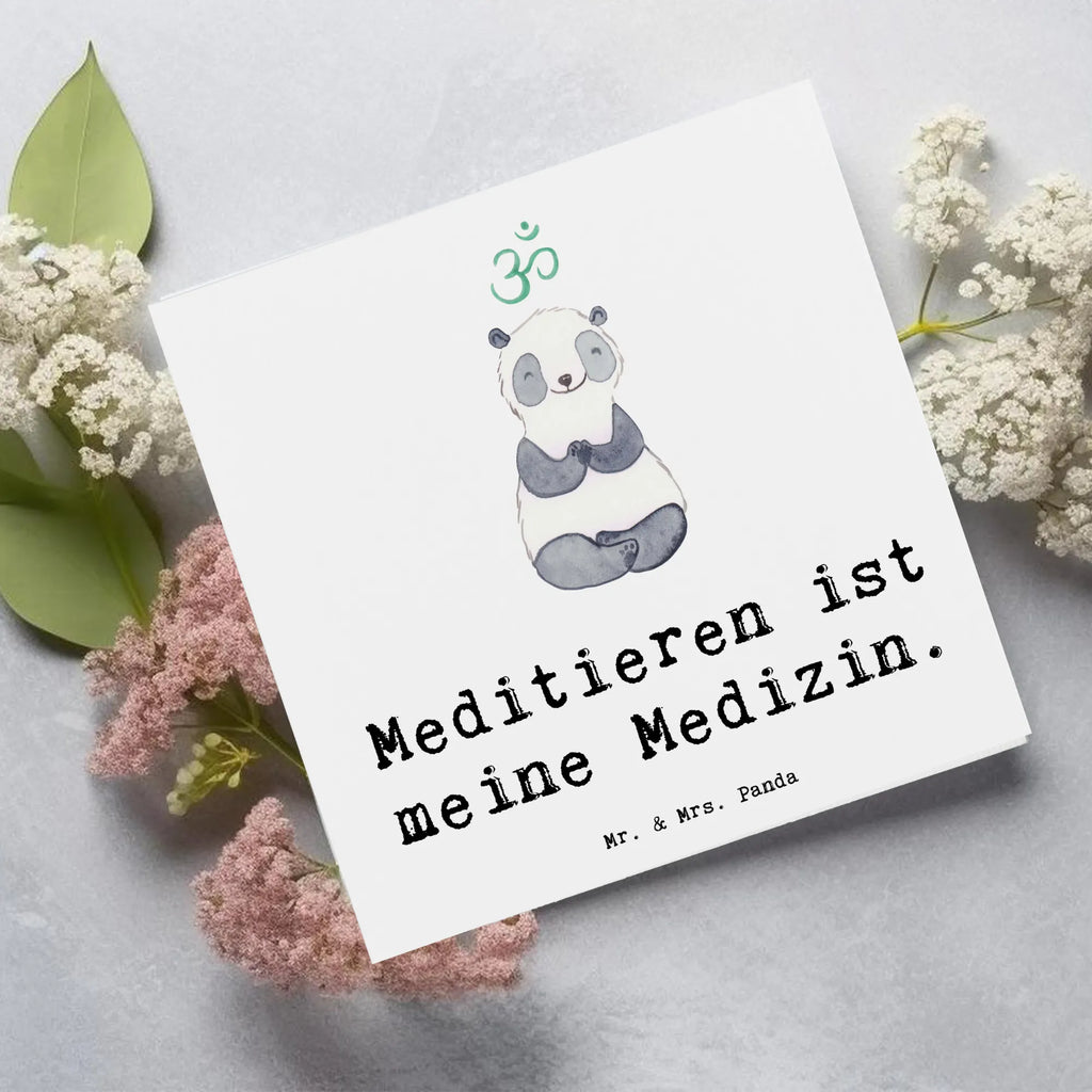 Deluxe Card panda meditate Hochwertige Klappkarte, Karte, Hochwertige Grußkarte, Hochzeitskarte, Einladungskarte, Grußkarte, Geburtstagskarte, Glückwunschkarte, Klappkarte, Geschenk, Sport, Sportart, Hobby, Schenken, Danke, Dankeschön, Auszeichnung, Gewinn, Sportler, Meditationskurs, Meditation, Meditieren