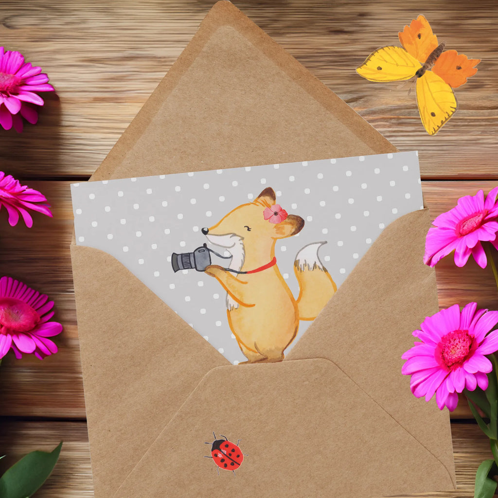 Deluxe Card female photographer Heart Klappkarte, Einladungskarte, Hochwertige Grußkarte, Geburtstagskarte, Karte, Hochwertige Klappkarte, Grußkarte, Hochzeitskarte, Glückwunschkarte, Beruf, Ausbildung, Jubiläum, Abschied, Rente, Kollege, Kollegin, Geschenk, Schenken, Arbeitskollege, Mitarbeiter, Firma, Danke, Dankeschön, Fotoreporterin, Fotografie, Hobbyfotografin, Fotografin, Profi Fotografin, Hochzeitsfotografin