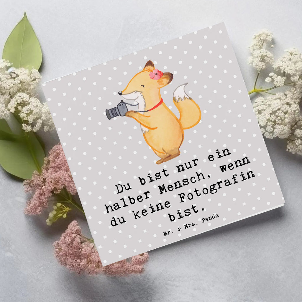 Deluxe Card female photographer Heart Klappkarte, Einladungskarte, Hochwertige Grußkarte, Geburtstagskarte, Karte, Hochwertige Klappkarte, Grußkarte, Hochzeitskarte, Glückwunschkarte, Beruf, Ausbildung, Jubiläum, Abschied, Rente, Kollege, Kollegin, Geschenk, Schenken, Arbeitskollege, Mitarbeiter, Firma, Danke, Dankeschön, Fotoreporterin, Fotografie, Hobbyfotografin, Fotografin, Profi Fotografin, Hochzeitsfotografin
