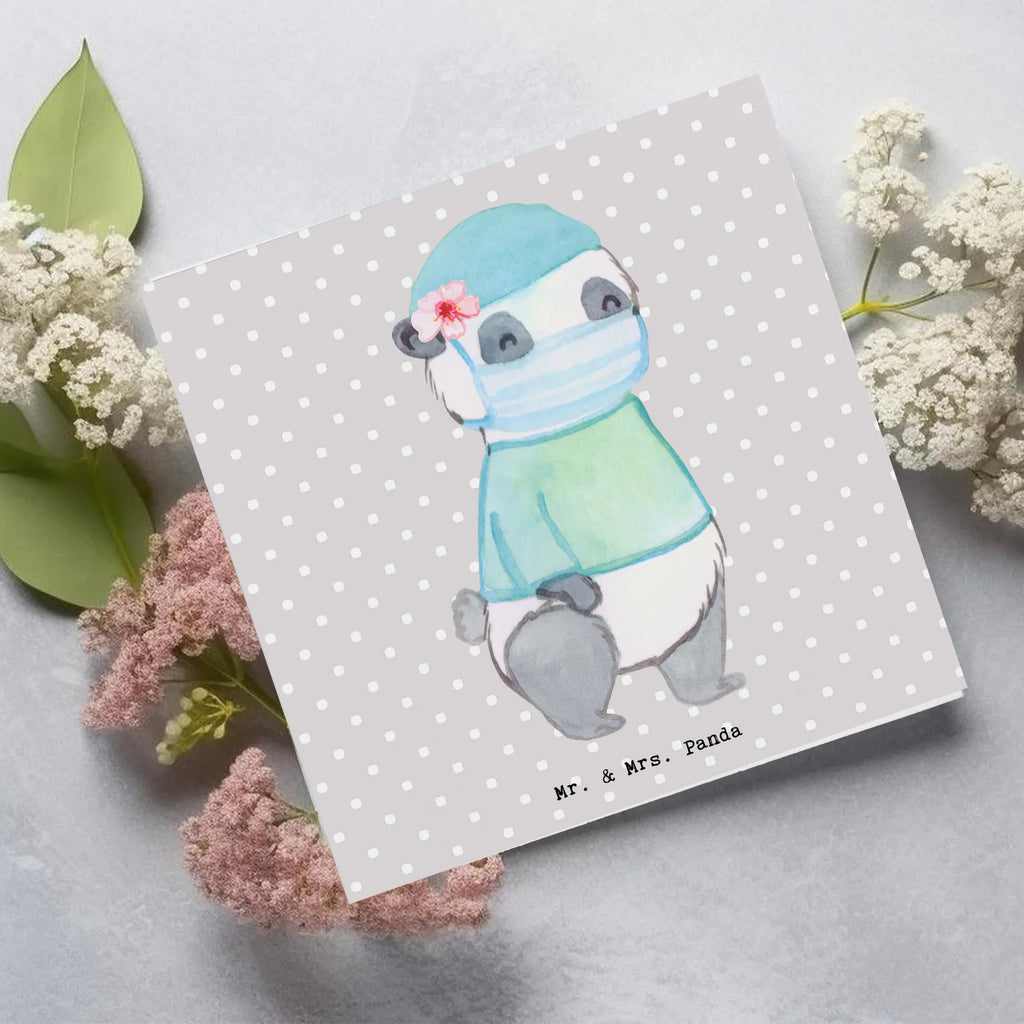 Deluxe Karte Chirurgin Herz Karte, Hochzeitskarte, Klappkarte, Hochwertige Grußkarte, Hochwertige Klappkarte, Glückwunschkarte, Einladungskarte, Geburtstagskarte, Grußkarte, Beruf, Ausbildung, Jubiläum, Abschied, Rente, Kollege, Kollegin, Geschenk, Schenken, Arbeitskollege, Mitarbeiter, Firma, Danke, Dankeschön, Krankenhaus, Unfallchirurgini, Medizinerin, Notfallchirurgin, Ärztin, Chirurgin