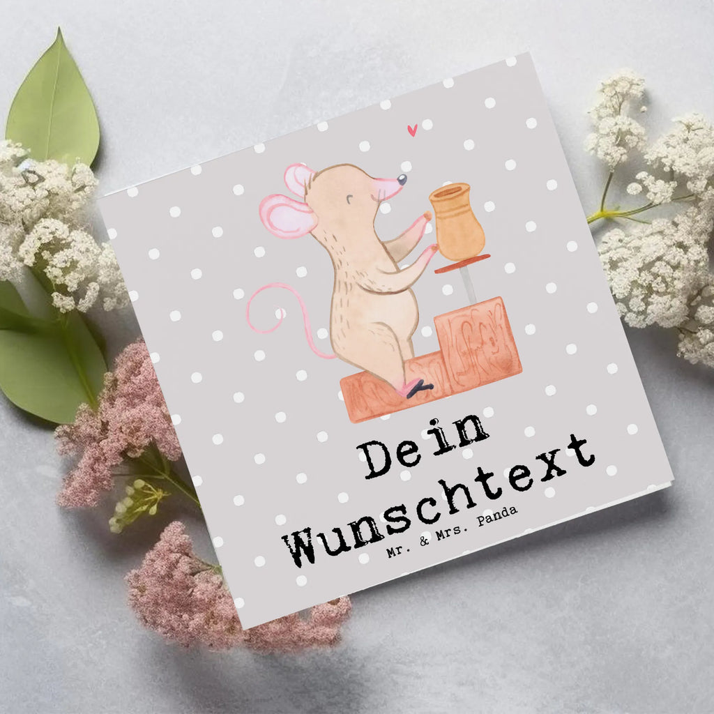 Personalisierte Deluxe Karte Maus Töpfern Personalisierte Hochzeitskarte, Personalisierte Geburtstagskarte, Grußkarten personalisiert, Grußkarte mit persönlichen Nachrichten, Personalisierte Grußkarte, Personalisierte Einladungskarte, Grußkarte selber drucken, Grußkarte mit Namen, Personalisierte Karte, Personalisiertere Klappkarte, Grußkarte als Geldgeschenk, Personalisierte Glückwunschkarte, Grußkarte selbst gestalten, Geschenk, Sport, Sportart, Hobby, Schenken, Danke, Dankeschön, Auszeichnung, Gewinn, Sportler, Töpferkurs, Töpfern, Töpferei