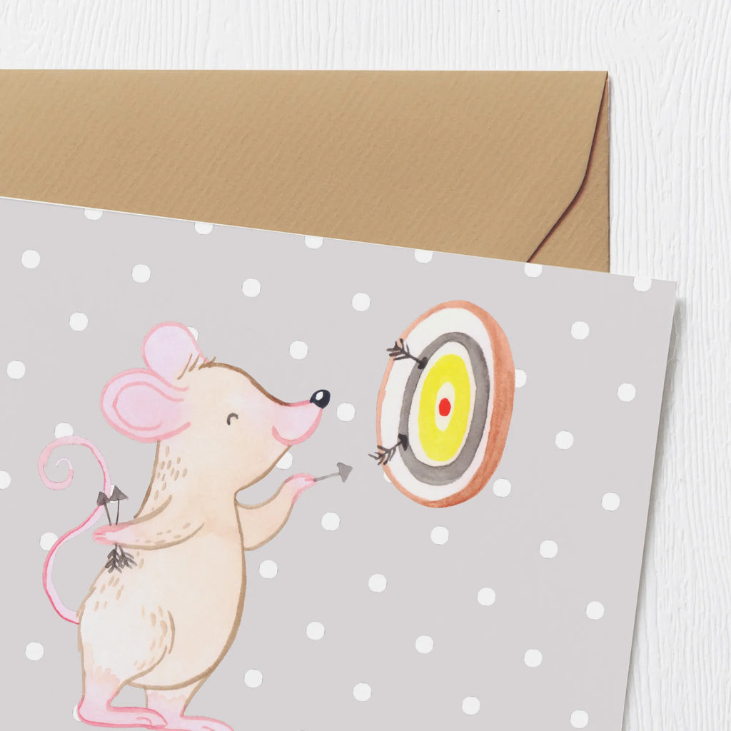 Personalized Deluxe Card Mouse play darts Personalisierte Glückwunschkarte, Grußkarte mit Namen, Personalisierte Grußkarte, Grußkarte selbst gestalten, Personalisierte Geburtstagskarte, Personalisierte Einladungskarte, Personalisierte Hochzeitskarte, Grußkarte mit persönlichen Nachrichten, Grußkarte als Geldgeschenk, Personalisiertere Klappkarte, Personalisierte Karte, Grußkarten personalisiert, Grußkarte selber drucken, Geschenk, Sport, Sportart, Hobby, Schenken, Danke, Dankeschön, Auszeichnung, Gewinn, Sportler, Dart spielen, Darten, Dart Turnier, Darts