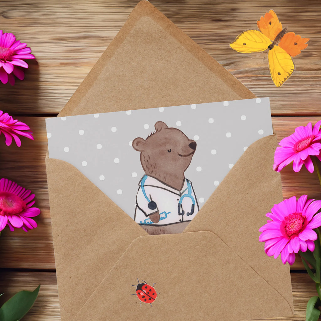 Personalisierte Deluxe Karte Arzt Herz Grußkarten personalisiert, Grußkarte selber drucken, Personalisierte Grußkarte, Grußkarte selbst gestalten, Personalisierte Hochzeitskarte, Grußkarte mit persönlichen Nachrichten, Personalisiertere Klappkarte, Grußkarte mit Namen, Personalisierte Einladungskarte, Personalisierte Geburtstagskarte, Grußkarte als Geldgeschenk, Personalisierte Karte, Personalisierte Glückwunschkarte, Beruf, Ausbildung, Jubiläum, Abschied, Rente, Kollege, Kollegin, Geschenk, Schenken, Arbeitskollege, Mitarbeiter, Firma, Danke, Dankeschön, Doktor, Arzt, Medizinstudium, Arztpraxis, Doktortitel, Hausarzt, Mediziner