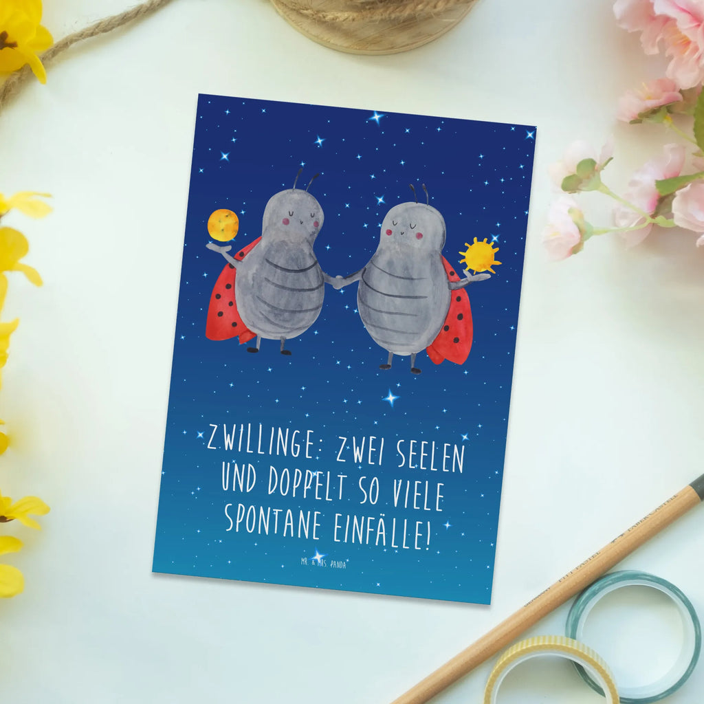 Postkarte Zwillinge Abenteuer Postkarte, Geschenkkarte, Ansichtskarten, Ansichtskarte, Einladungskarten Geburtstag, Einladung, Einladungskarte, Karte, Dankeskarte, Einladung Geburtstag, Geburtstagskarte, Grußkarte, Tierkreiszeichen, Sternzeichen, Horoskop, Astrologie, Aszendent