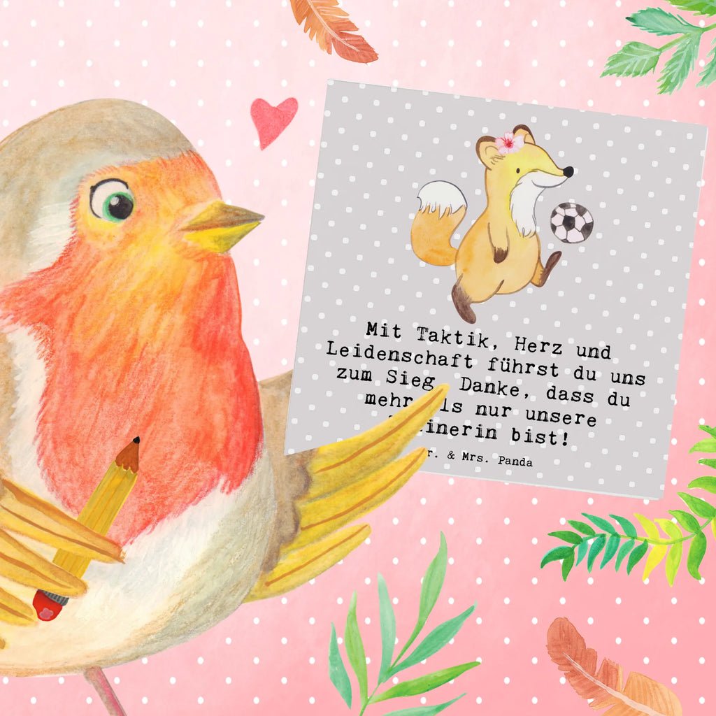Deluxe Card Mit Taktik, Herz und Leidenschaft führst du uns zum Sieg. Danke, dass du mehr als nur unsere Trainerin bist! Glückwunschkarte, Geburtstagskarte, Klappkarte, Karte, Hochwertige Grußkarte, Hochwertige Klappkarte, Hochzeitskarte, Einladungskarte, Grußkarte, Geschenk, Sport, Sportart, Hobby, Schenken, Danke, Dankeschön, Auszeichnung, Gewinn, Sportler