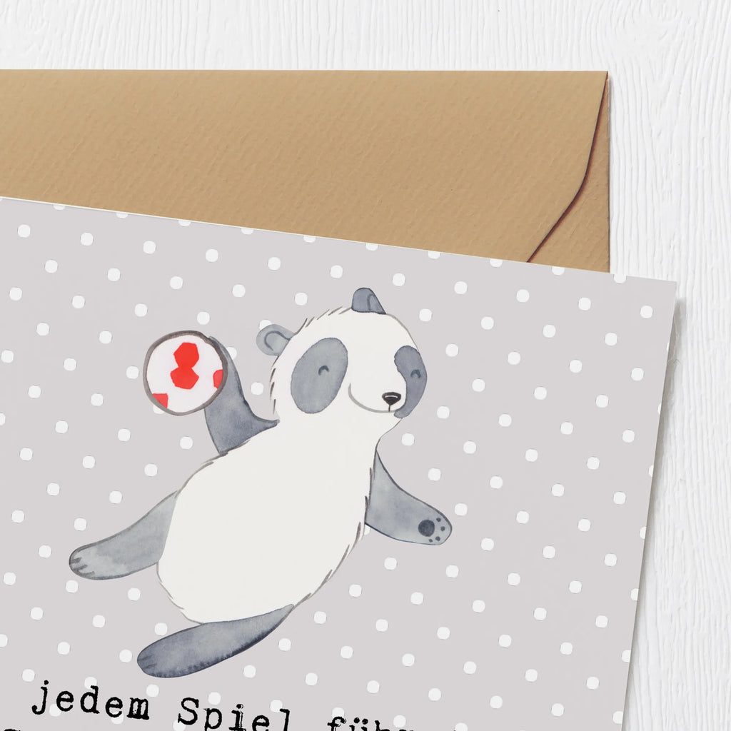 Deluxe Card Mit jedem Spiel führst du uns zum Sieg, aber noch wichtiger, du lehrst uns Teamgeist. Danke für alles, Coach! Hochwertige Grußkarte, Karte, Grußkarte, Glückwunschkarte, Klappkarte, Hochzeitskarte, Einladungskarte, Hochwertige Klappkarte, Geburtstagskarte, Geschenk, Sport, Sportart, Hobby, Schenken, Danke, Dankeschön, Auszeichnung, Gewinn, Sportler