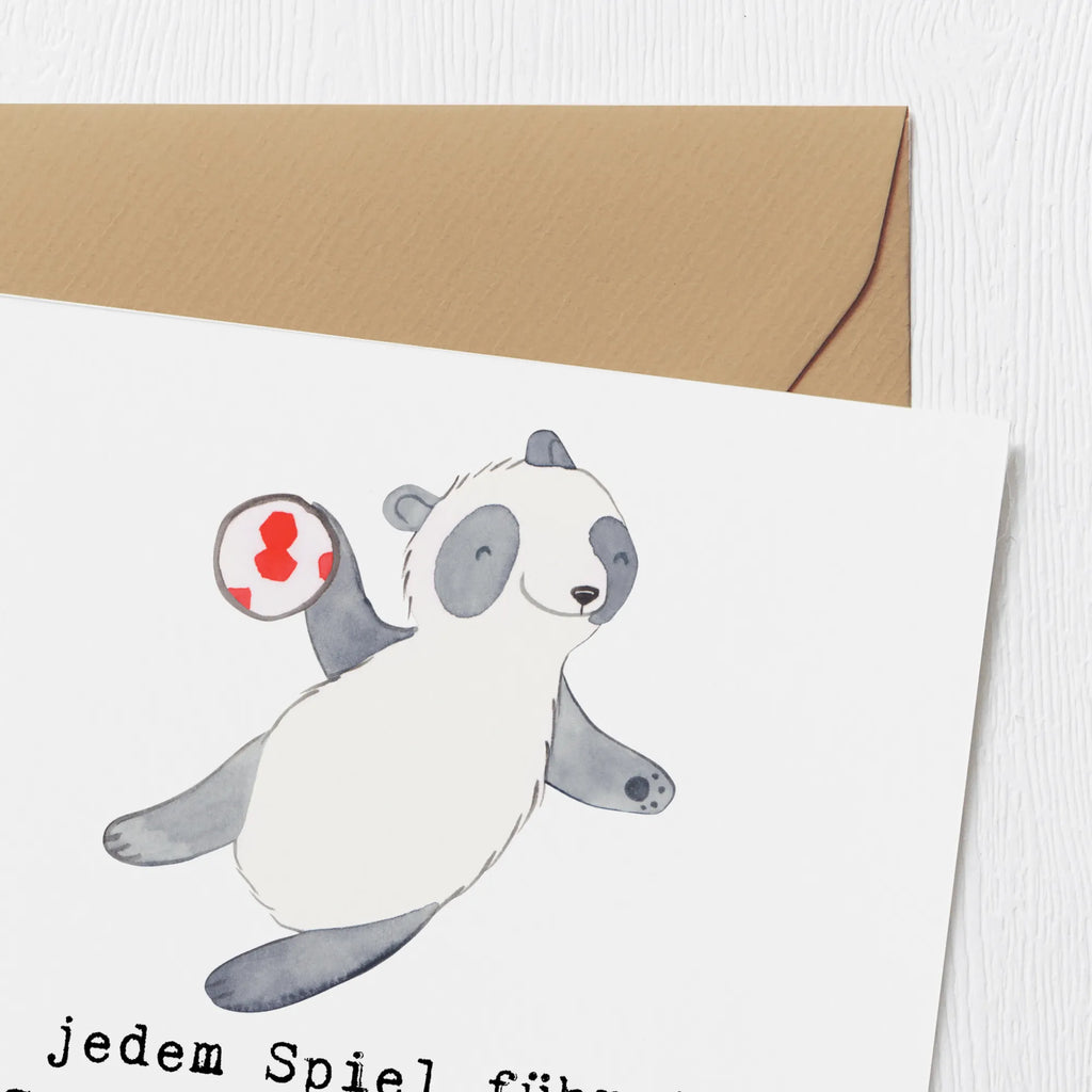 Deluxe Card Mit jedem Spiel führst du uns zum Sieg, aber noch wichtiger, du lehrst uns Teamgeist. Danke für alles, Coach! Hochwertige Grußkarte, Karte, Grußkarte, Glückwunschkarte, Klappkarte, Hochzeitskarte, Einladungskarte, Hochwertige Klappkarte, Geburtstagskarte, Geschenk, Sport, Sportart, Hobby, Schenken, Danke, Dankeschön, Auszeichnung, Gewinn, Sportler