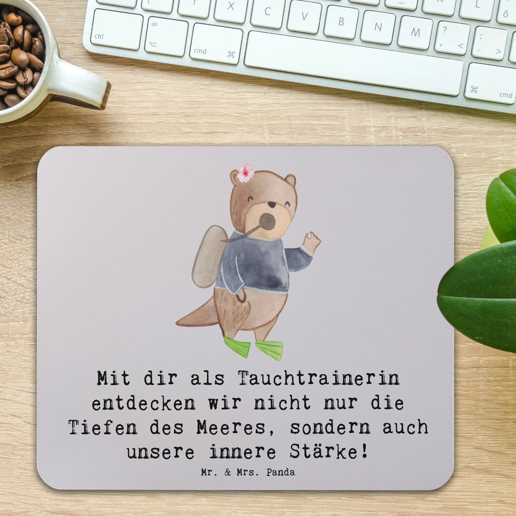 Mouse mat Mit dir als Tauchtrainerin entdecken wir nicht nur die Tiefen des Meeres, sondern auch unsere innere Stärke! Arbeitszimmer, Mauspad Büro, Einzigartiges Mauspad, Büroausstattung, PC Zubehör, Mausunterlage, Computer zubehör, Mousepad, Designer Mauspad, Mauspad, Geschenk, Sport, Sportart, Hobby, Schenken, Danke, Dankeschön, Auszeichnung, Gewinn, Sportler