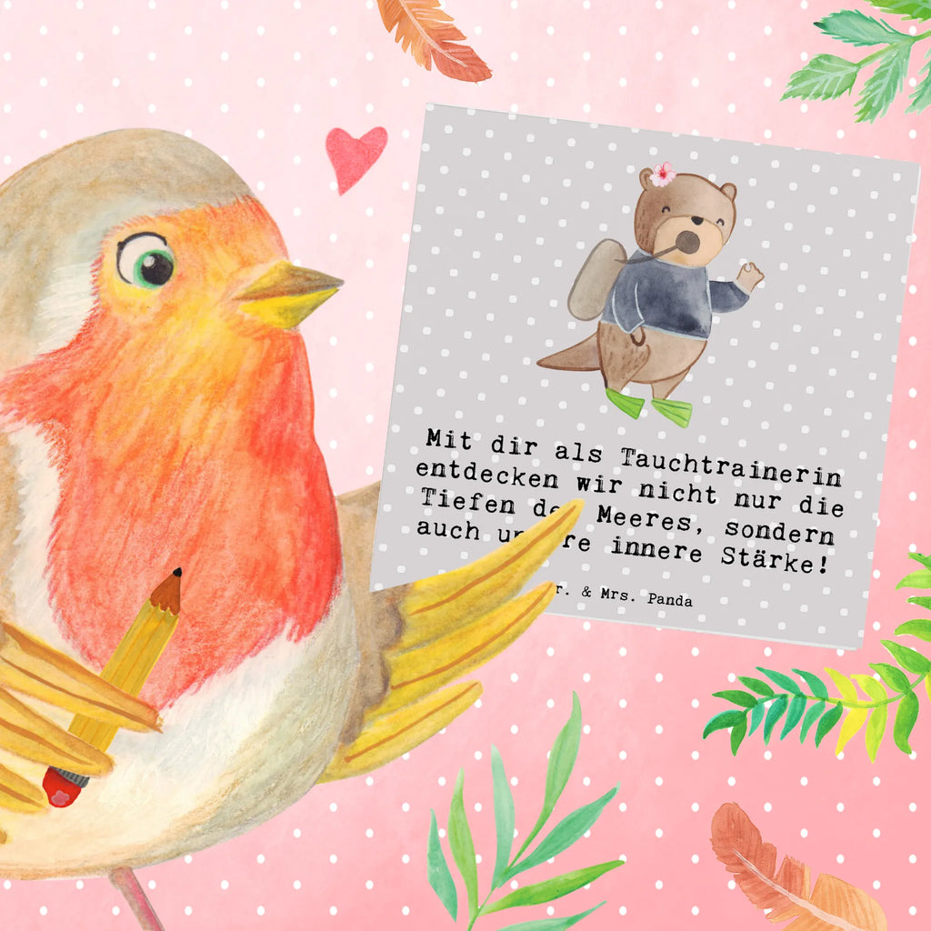 Deluxe Card Mit dir als Tauchtrainerin entdecken wir nicht nur die Tiefen des Meeres, sondern auch unsere innere Stärke! Klappkarte, Karte, Hochzeitskarte, Geburtstagskarte, Einladungskarte, Hochwertige Grußkarte, Grußkarte, Glückwunschkarte, Hochwertige Klappkarte, Geschenk, Sport, Sportart, Hobby, Schenken, Danke, Dankeschön, Auszeichnung, Gewinn, Sportler