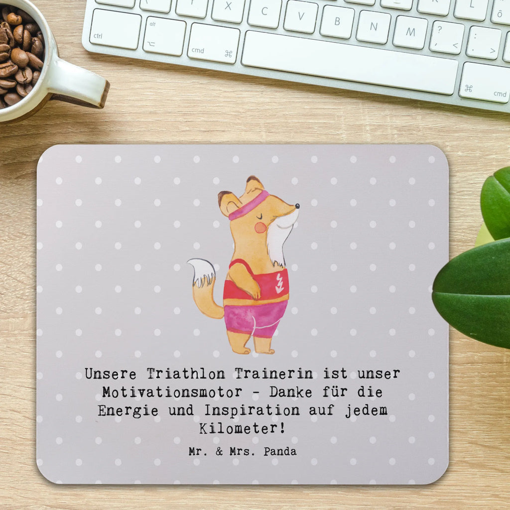 Mouse mat Unsere Triathlon Trainerin ist unser Motivationsmotor - Danke für die Energie und Inspiration auf jedem Kilometer! Arbeitszimmer, Mauspad, Designer Mauspad, Mausunterlage, Mousepad, Büroausstattung, Einzigartiges Mauspad, Computer zubehör, Mauspad Büro, PC Zubehör, Geschenk, Sport, Sportart, Hobby, Schenken, Danke, Dankeschön, Auszeichnung, Gewinn, Sportler