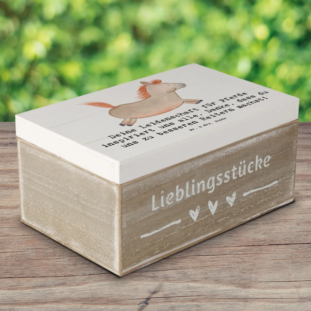 Holzkiste Reitsport Trainerin Inspiration Holz Aufbewahrungsbox, holzschachtel, Holzboxen, Holzkiste, Holztruhe, aufbewahrungstruhe, Box aus Holz, Holzkiste mit Deckel, box holz, holzschatulle, kiste holz, Aufbewahrungsbox, Aufbewahrungsbox Holz, Holzkisten, Holzbox, holztruhen, aufbewahrungskiste mit deckel, Schatulle, aufbewahrungskisten, Aufbewahrungskiste, aufbewahrungsboxen, holzkästchen, Holzbox mit Deckel, truhe holz, Aufbewahrungsbox aus Holz, Sportart, Hobby, Danke, Dankeschön, Auszeichnung, Gewinn, Sportler, Schenken, Geschenk, Sport