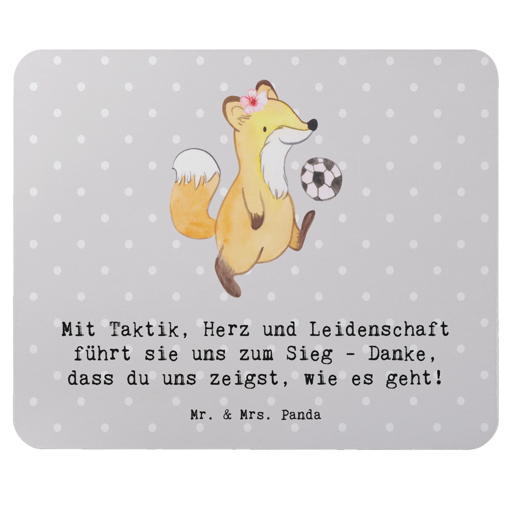 Mouse mat Mit Taktik, Herz und Leidenschaft führt sie uns zum Sieg - Danke, dass du uns zeigst, wie es geht! Büroausstattung, Einzigartiges Mauspad, PC Zubehör, Mauspad Büro, Arbeitszimmer, Computer zubehör, Mausunterlage, Designer Mauspad, Mousepad, Mauspad, Geschenk, Sport, Sportart, Hobby, Schenken, Danke, Dankeschön, Auszeichnung, Gewinn, Sportler