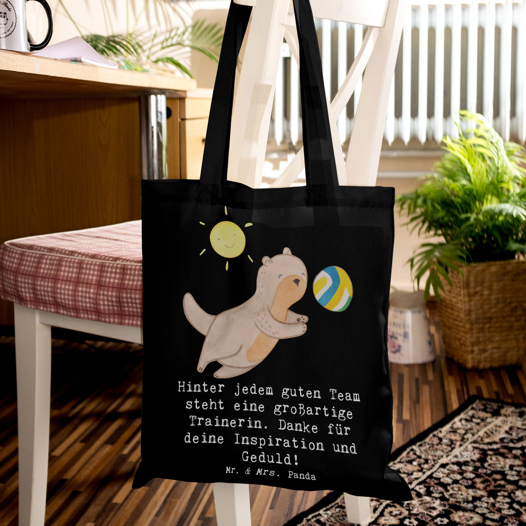 Tote bag Hinter jedem guten Team steht eine großartige Trainerin. Danke für deine Inspiration und Geduld! Beutel, Tragetasche, Badetasche, Beuteltasche, Umhängetasche, Jutetasche, Einkaufstüte, Strandtasche, Schultertasche, Jutebeutel, Stoffbeutel, Shopper, Laptoptasche, Stofftasche, Einkaufstasche, Tasche, Geschenk, Sport, Sportart, Hobby, Schenken, Danke, Dankeschön, Auszeichnung, Gewinn, Sportler