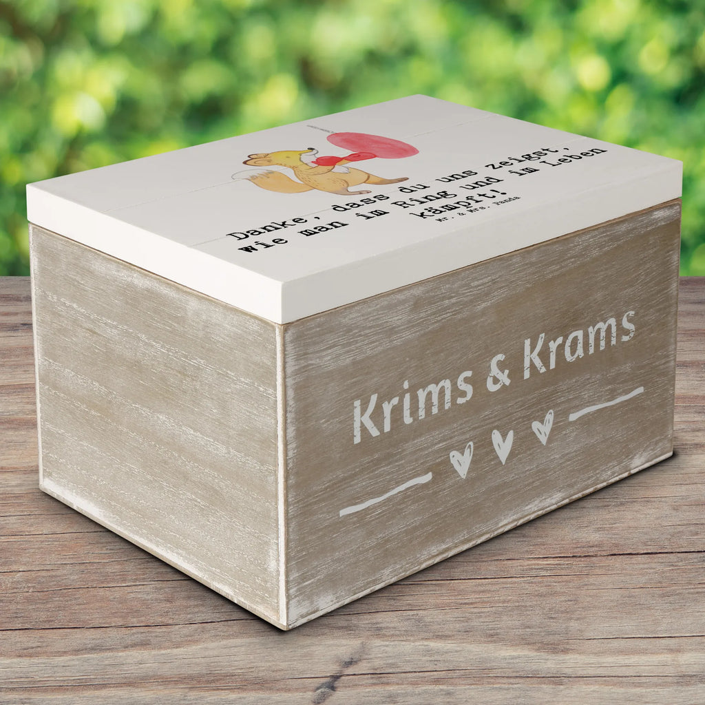 Wooden chest Danke, dass du uns zeigst, wie man im Ring und im Leben kämpft! XXL, Schatulle, Erinnerungskiste, Dekokiste, Aufbewahrungsbox, Geschenkdose, Truhe, Erinnerungsbox, Geschenkbox, Schatzkiste, Holzkiste, Kiste, Geschenk, Sport, Sportart, Hobby, Schenken, Danke, Dankeschön, Auszeichnung, Gewinn, Sportler