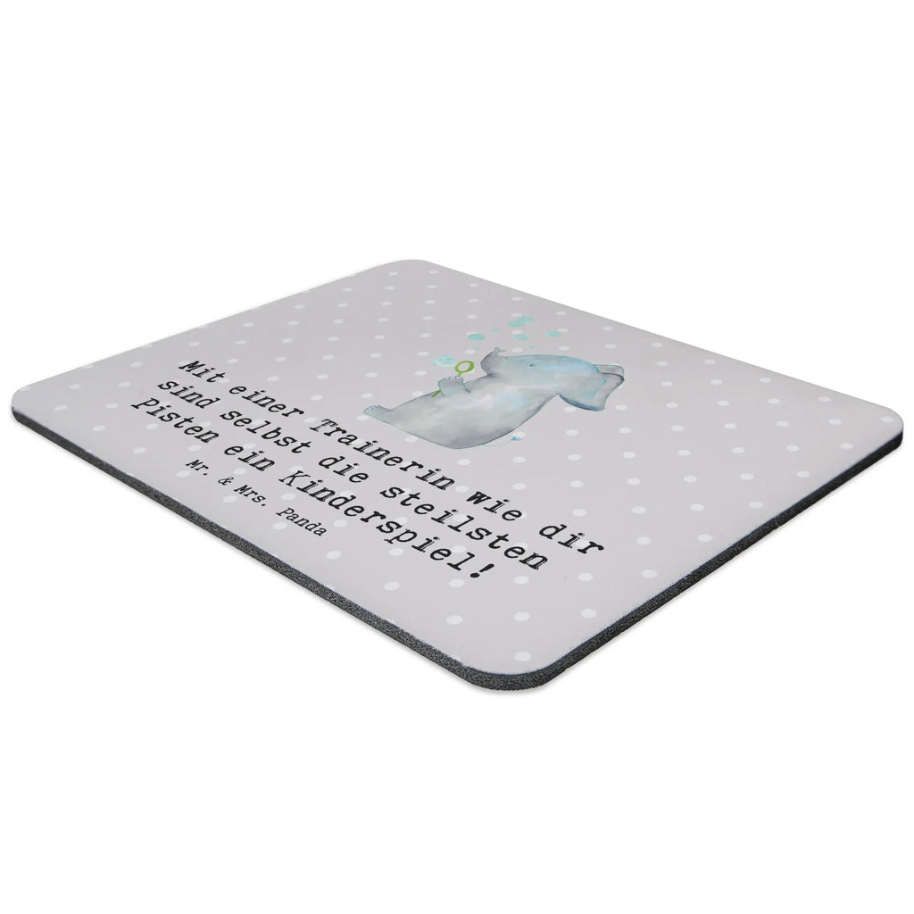 Mouse mat Mit einer Trainerin wie dir sind selbst die steilsten Pisten ein Kinderspiel! Einzigartiges Mauspad, Mousepad, Mauspad, Mauspad Büro, Büroausstattung, Mausunterlage, PC Zubehör, Arbeitszimmer, Computer zubehör, Designer Mauspad, Geschenk, Sport, Sportart, Hobby, Schenken, Danke, Dankeschön, Auszeichnung, Gewinn, Sportler