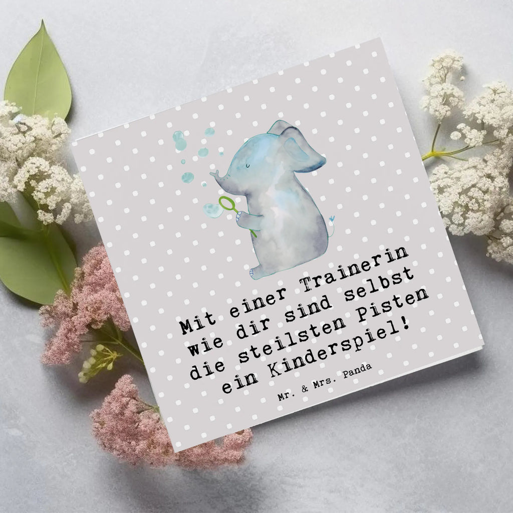 Deluxe Card Mit einer Trainerin wie dir sind selbst die steilsten Pisten ein Kinderspiel! Hochwertige Klappkarte, Hochzeitskarte, Grußkarte, Glückwunschkarte, Klappkarte, Einladungskarte, Karte, Geburtstagskarte, Hochwertige Grußkarte, Geschenk, Sport, Sportart, Hobby, Schenken, Danke, Dankeschön, Auszeichnung, Gewinn, Sportler