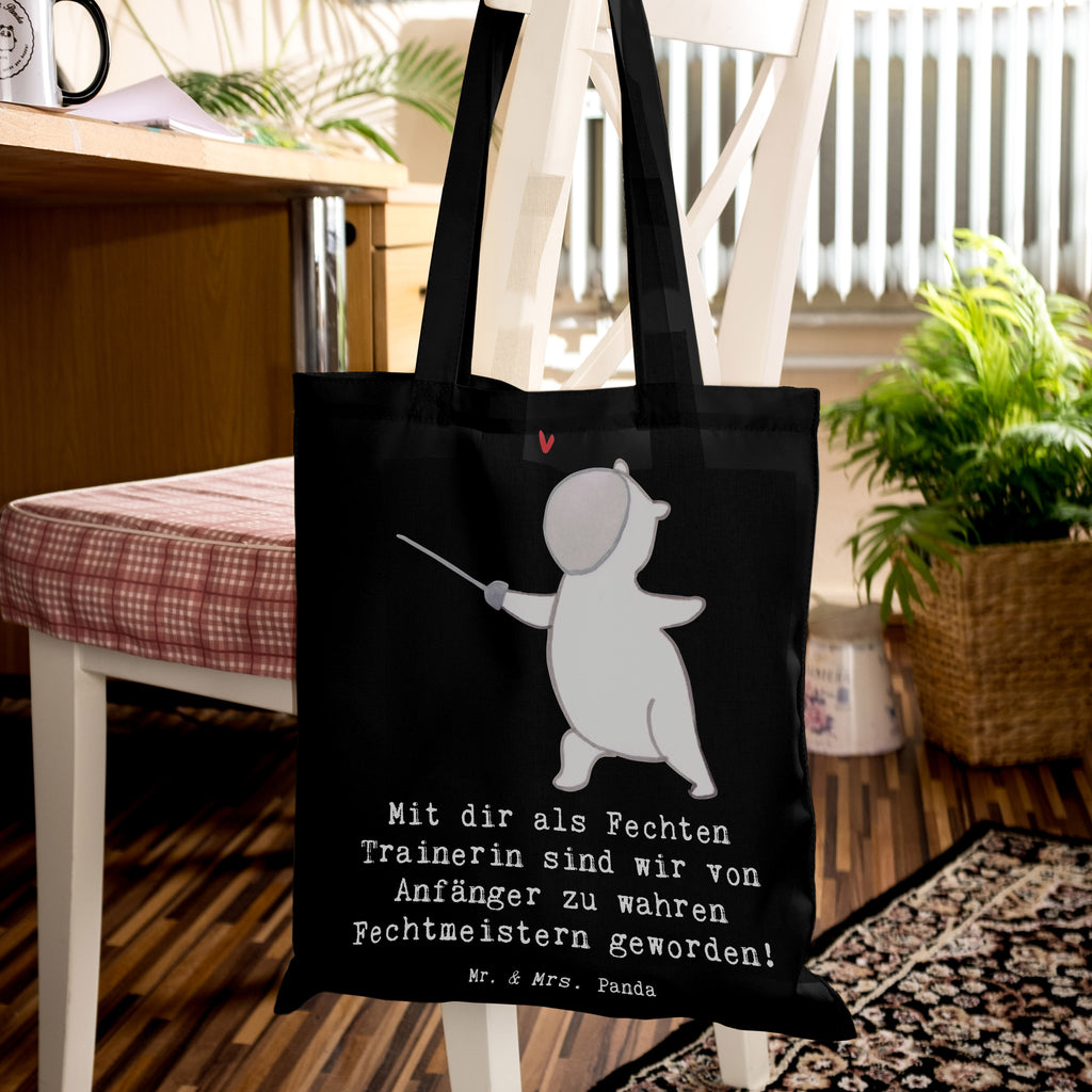 Tote bag Mit dir als Fechten Trainerin sind wir von Anfänger zu wahren Fechtmeistern geworden! Tragetasche, Stofftasche, Schultertasche, Umhängetasche, Jutebeutel, Laptoptasche, Beuteltasche, Einkaufstasche, Badetasche, Beutel, Einkaufstüte, Jutetasche, Stoffbeutel, Strandtasche, Shopper, Tasche, Geschenk, Sport, Sportart, Hobby, Schenken, Danke, Dankeschön, Auszeichnung, Gewinn, Sportler