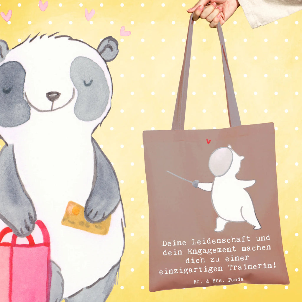 Tote bag Deine Leidenschaft und dein Engagement machen dich zu einer einzigartigen Trainerin! Beuteltasche, Schultertasche, Tragetasche, Jutebeutel, Stoffbeutel, Umhängetasche, Tasche, Badetasche, Stofftasche, Shopper, Strandtasche, Einkaufstasche, Einkaufstüte, Laptoptasche, Beutel, Jutetasche, Geschenk, Sport, Sportart, Hobby, Schenken, Danke, Dankeschön, Auszeichnung, Gewinn, Sportler