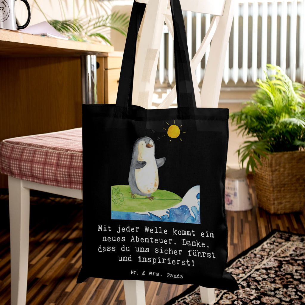 Tote bag Mit jeder Welle kommt ein neues Abenteuer. Danke, dass du uns sicher führst und inspirierst! Beutel, Shopper, Einkaufstasche, Jutebeutel, Jutetasche, Tasche, Stoffbeutel, Tragetasche, Laptoptasche, Badetasche, Stofftasche, Umhängetasche, Strandtasche, Schultertasche, Einkaufstüte, Beuteltasche, Geschenk, Sport, Sportart, Hobby, Schenken, Danke, Dankeschön, Auszeichnung, Gewinn, Sportler