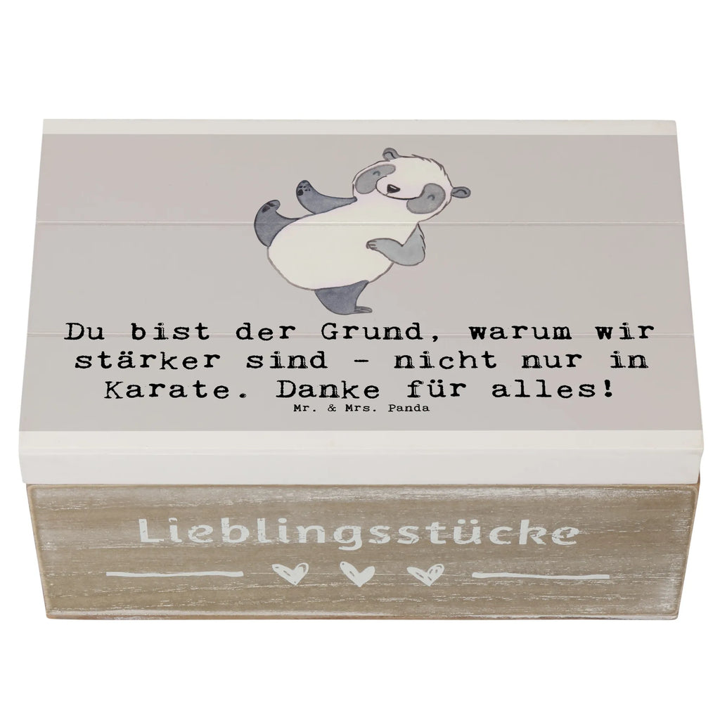 Holzkiste Karate Trainerin Stärke XXL, Geschenkdose, Erinnerungskiste, Holzkiste, Dekokiste, Erinnerungsbox, Schatzkiste, Schatulle, Kiste, Geschenkbox, Truhe, Aufbewahrungsbox, Geschenk, Sport, Sportart, Hobby, Schenken, Danke, Dankeschön, Auszeichnung, Gewinn, Sportler