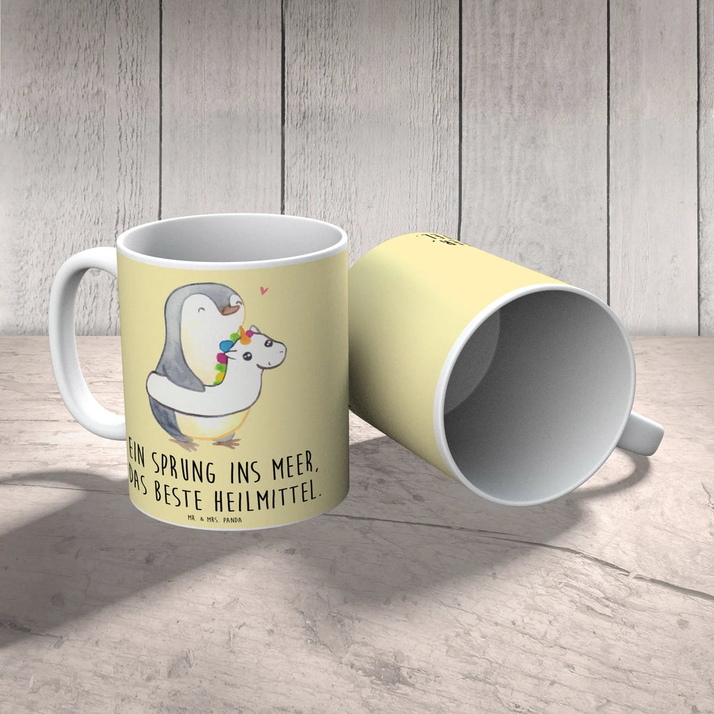 Mug Ein Sprung ins Meer, das beste Heilmittel. Bürotasse, Tasse mit Motiven, Porzellantasse, Keramiktasse, Geschenktasse, Tasse mit Zitaten, Tasse, Kaffeetasse, Teetasse, Sommer, Sommermotive, Urlaubsmotive, Produkte für Urlauber, Sommer Produkte