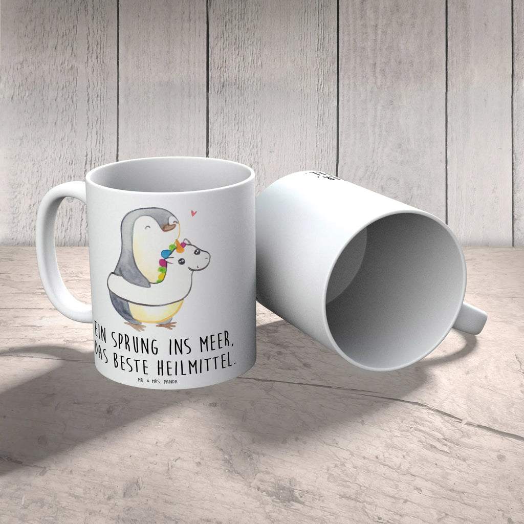 Mug Ein Sprung ins Meer, das beste Heilmittel. Bürotasse, Tasse mit Motiven, Porzellantasse, Keramiktasse, Geschenktasse, Tasse mit Zitaten, Tasse, Kaffeetasse, Teetasse, Sommer, Sommermotive, Urlaubsmotive, Produkte für Urlauber, Sommer Produkte