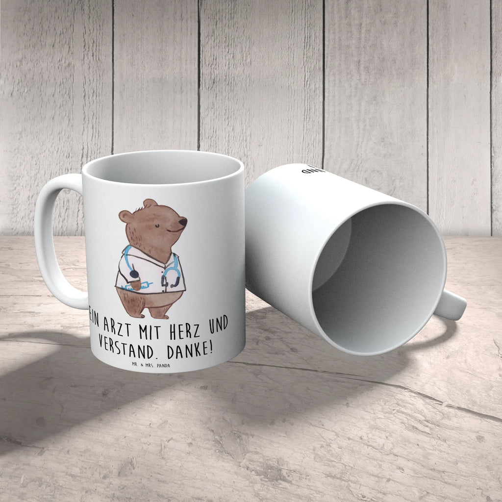 Tasse Arzt mit Herz Tasse mit Motiven, Porzellantasse, Geschenktasse, Keramiktasse, Kaffeetasse, Bürotasse, Tasse, Tasse mit Zitaten, Teetasse