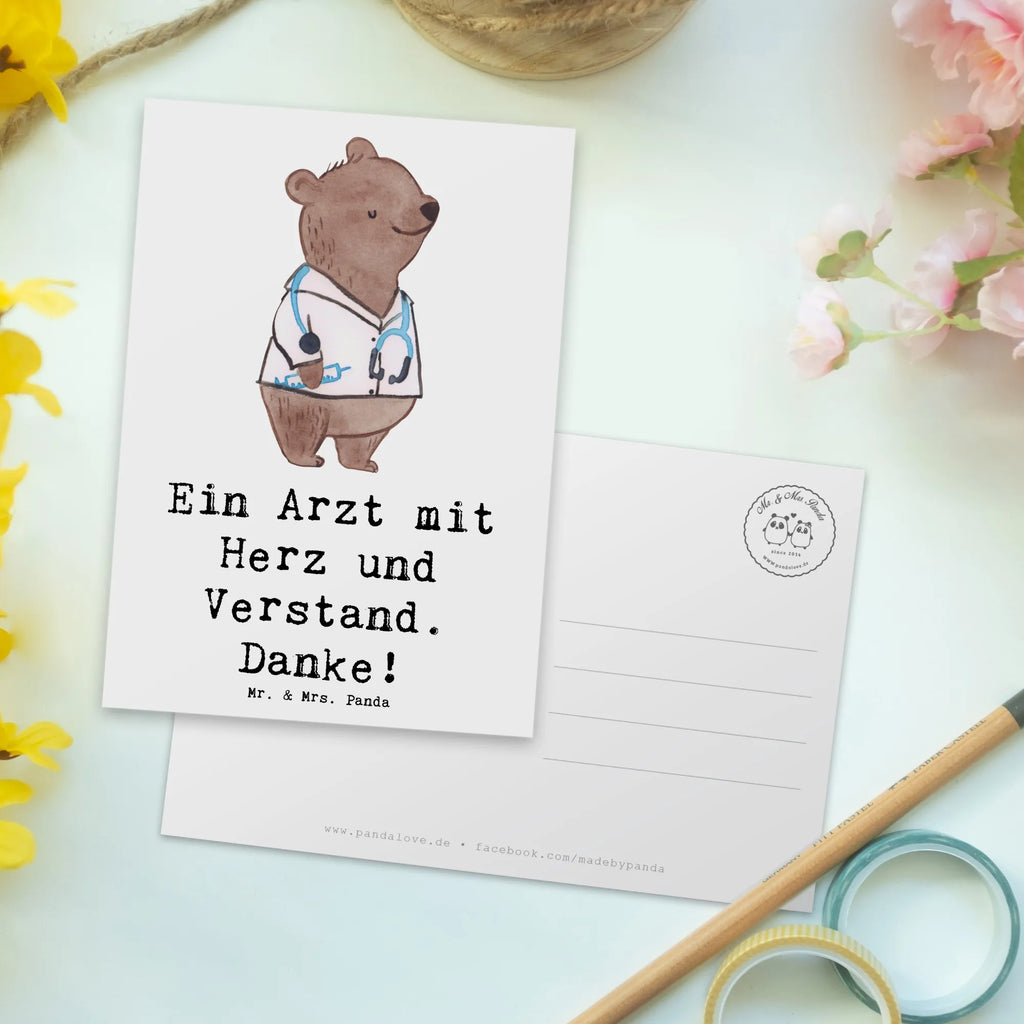 Postcard Ein Arzt mit Herz und Verstand. Danke! Designkarte, einzelkarte, Motivkarte, Kunstkarten, Postkarte, Fotokarte, Grußkarte, Postkarten, bildkarte, Ansichtskarten, Ansichtskarte, kunstkarte, spruchkarte, wanddeko, liebe, glück, sprüche, geschenkideen, alltag verschönern, lebensweisheiten, schöne sprüche, wohnaccessoires, motivation, zitate, nachhaltige geschenke, sprüche sammlung, inspiration, shopify, freude, spruch kollektion, mr and mrs panda, Dekoration, Lächeln, Kreativ, Einzigartig