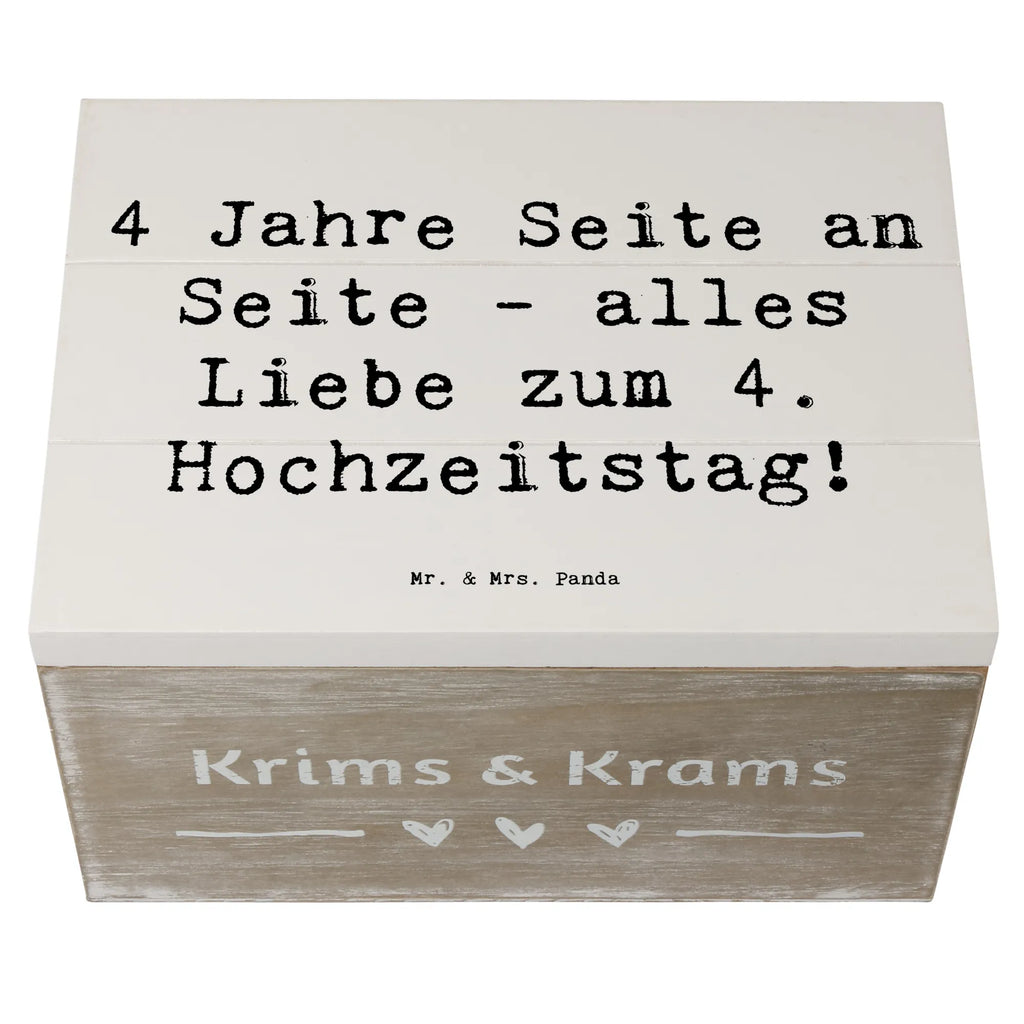 Wooden chest Saying 4 Jahre Seite an Seite - alles Liebe zum 4. Hochzeitstag! Dekokiste, Geschenkbox, Schatzkiste, Geschenkdose, Kiste, Erinnerungsbox, Aufbewahrungsbox, Truhe, XXL, Erinnerungskiste, Holzkiste, Schatulle, Hochzeit, Hochzeitsgeschenk, Ehe, Hochzeitsfeier, Trauung, Trauungsgeschenk, Hochzeitskarte, Verlobungsfeier, Verlobungsgeschenk, Hochzeitsgeschenkideen, Hochzeitsgeschenke für Brautpaar