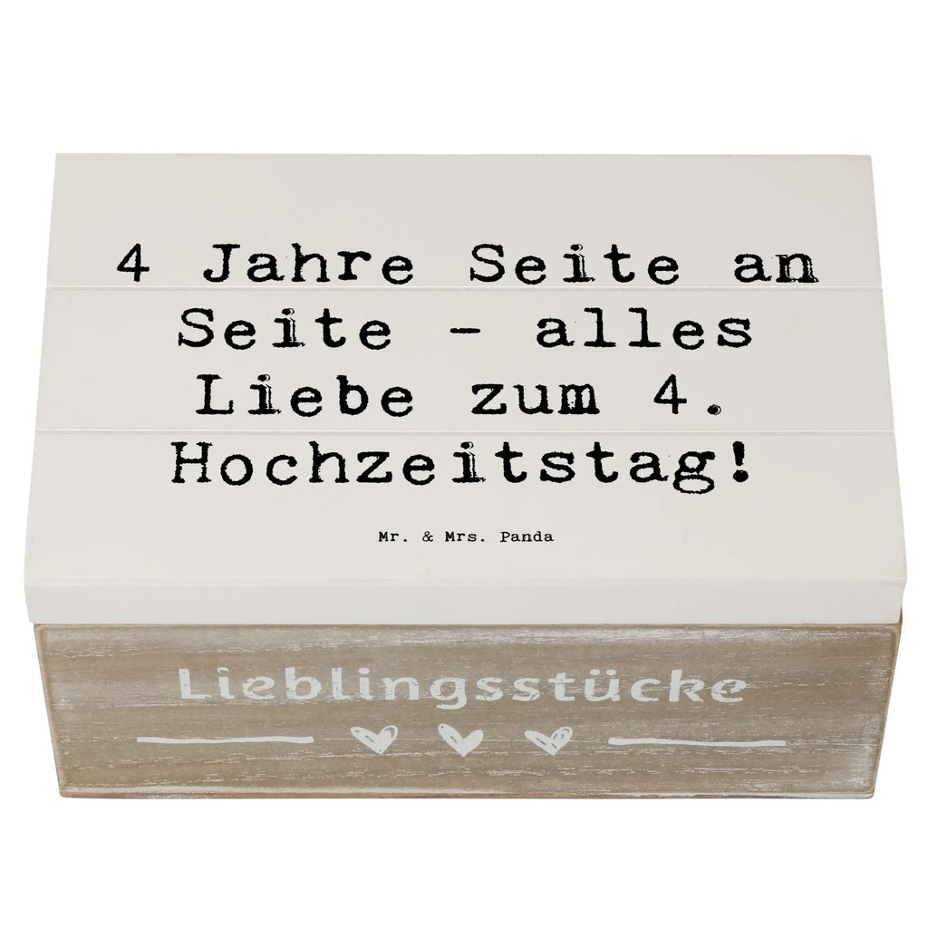 Wooden chest Saying 4 Jahre Seite an Seite - alles Liebe zum 4. Hochzeitstag! Dekokiste, Geschenkbox, Schatzkiste, Geschenkdose, Kiste, Erinnerungsbox, Aufbewahrungsbox, Truhe, XXL, Erinnerungskiste, Holzkiste, Schatulle, Hochzeit, Hochzeitsgeschenk, Ehe, Hochzeitsfeier, Trauung, Trauungsgeschenk, Hochzeitskarte, Verlobungsfeier, Verlobungsgeschenk, Hochzeitsgeschenkideen, Hochzeitsgeschenke für Brautpaar