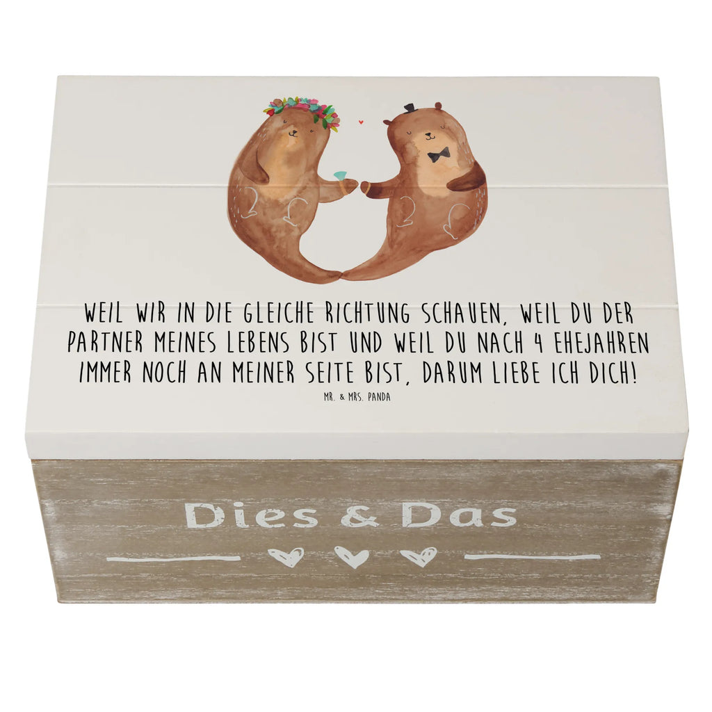 Wooden chest Weil wir in die gleiche Richtung schauen, weil du der Partner meines Lebens bist und weil du nach 4 Ehejahren immer noch an meiner Seite bist, darum liebe ich dich! Holzkiste, Schatzkiste, Aufbewahrungsbox, Truhe, Schatulle, Erinnerungskiste, Erinnerungsbox, Dekokiste, Geschenkbox, Kiste, XXL, Geschenkdose, Hochzeit, Hochzeitsgeschenk, Ehe, Hochzeitsfeier, Trauung, Trauungsgeschenk, Hochzeitskarte, Verlobungsfeier, Verlobungsgeschenk, Hochzeitsgeschenkideen, Hochzeitsgeschenke für Brautpaar