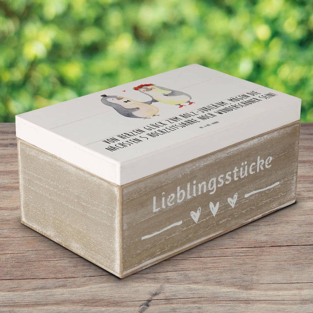 Holzkiste 5. Hochzeitstag Holzhochzeit schmuckkästchen, Schatzkiste, ordnungsbox, holzboxen, deko box, box aus holz, Schatulle, aufbewahrungsbox aus holz, erinnerungsbox baby, holzbox mit deckel, holzkisten, Holzkiste, holzbox, holzkiste mit deckel, dekorative holzkiste, Erinnerungsbox, Geschenkbox, holz aufbewahrungsbox, Aufbewahrungsbox, Dekokiste, aufbewahrungsbox holz, Truhe, erinnerungsbox hochzeit, holztruhe, aufbewahrungskiste, Erinnerungskiste, Kiste, Trauungsgeschenk, Verlobungsfeier, Verlobungsgeschenk, Hochzeit, Hochzeitsgeschenkideen, Hochzeitsgeschenke für Brautpaar, Ehe, Hochzeitskarte, Hochzeitsgeschenk, Hochzeitsfeier, Trauung