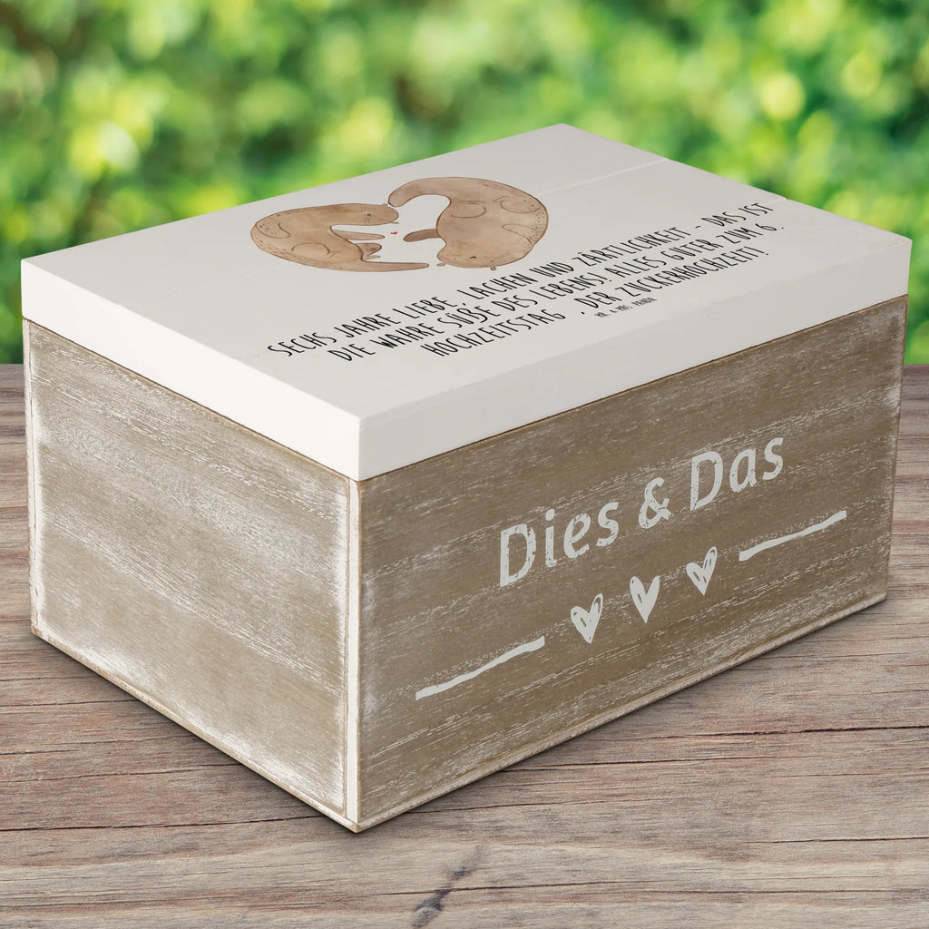 Holzkiste 6. Hochzeitstag Zuckerhochzeit Geschenkdose, Kiste, Holzkiste, Aufbewahrungsbox, Schatulle, Erinnerungsbox, Dekokiste, Erinnerungskiste, XXL, Truhe, Geschenkbox, Schatzkiste, Hochzeit, Hochzeitsgeschenk, Ehe, Hochzeitsfeier, Trauung, Trauungsgeschenk, Hochzeitskarte, Verlobungsfeier, Verlobungsgeschenk, Hochzeitsgeschenkideen, Hochzeitsgeschenke für Brautpaar