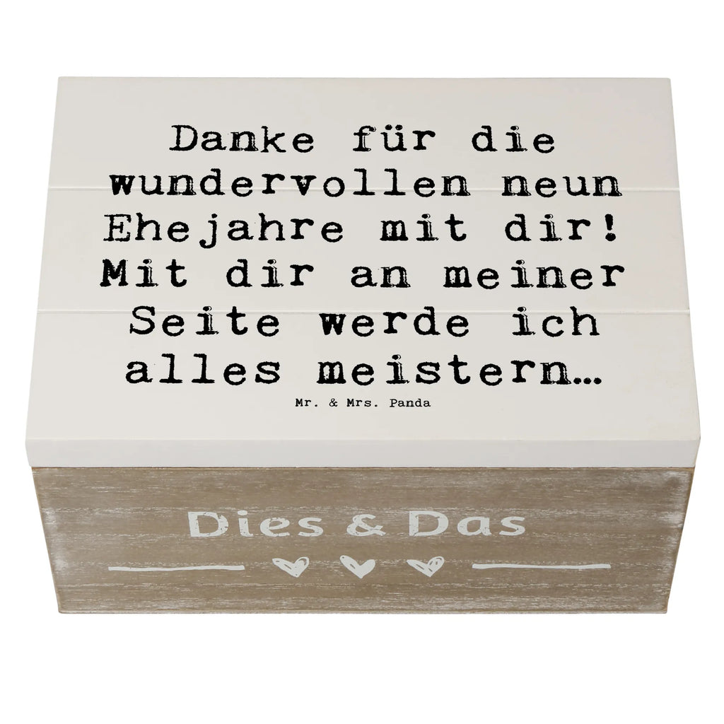 Wooden chest Saying Danke für die wundervollen neun Ehejahre mit dir! Mit dir an meiner Seite werde ich alles meistern… Erinnerungskiste, Dekokiste, Schatzkiste, Geschenkbox, Erinnerungsbox, Holzkiste, Geschenkdose, Kiste, Aufbewahrungsbox, Schatulle, Truhe, XXL, Hochzeit, Hochzeitsgeschenk, Ehe, Hochzeitsfeier, Trauung, Trauungsgeschenk, Hochzeitskarte, Verlobungsfeier, Verlobungsgeschenk, Hochzeitsgeschenkideen, Hochzeitsgeschenke für Brautpaar