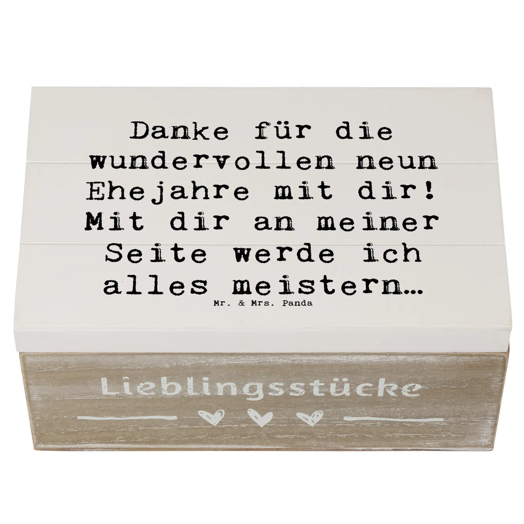 Wooden chest Saying Danke für die wundervollen neun Ehejahre mit dir! Mit dir an meiner Seite werde ich alles meistern… Erinnerungskiste, Dekokiste, Schatzkiste, Geschenkbox, Erinnerungsbox, Holzkiste, Geschenkdose, Kiste, Aufbewahrungsbox, Schatulle, Truhe, XXL, Hochzeit, Hochzeitsgeschenk, Ehe, Hochzeitsfeier, Trauung, Trauungsgeschenk, Hochzeitskarte, Verlobungsfeier, Verlobungsgeschenk, Hochzeitsgeschenkideen, Hochzeitsgeschenke für Brautpaar