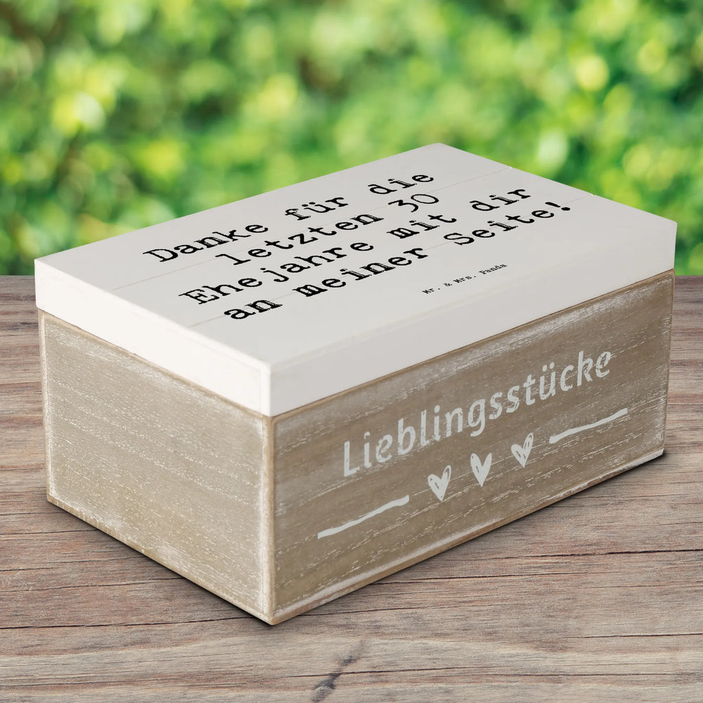 Wooden chest Saying Danke für die letzten 30 Ehejahre mit dir an meiner Seite! Holzkiste, Kiste, Schatzkiste, Truhe, Schatulle, XXL, Erinnerungsbox, Erinnerungskiste, Dekokiste, Aufbewahrungsbox, Geschenkbox, Geschenkdose, Hochzeit, Hochzeitsgeschenk, Ehe, Hochzeitsfeier, Trauung, Trauungsgeschenk, Hochzeitskarte, Verlobungsfeier, Verlobungsgeschenk, Hochzeitsgeschenkideen, Hochzeitsgeschenke für Brautpaar