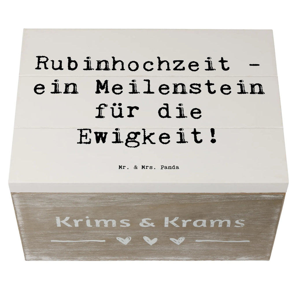 Holzkiste Spruch 40. Hochzeitstag Rubinhochzeit Dekokiste, Kiste, Geschenkbox, XXL, Aufbewahrungsbox, Geschenkdose, Erinnerungsbox, Schatulle, Holzkiste, Schatzkiste, Erinnerungskiste, Truhe, Hochzeit, Hochzeitsgeschenk, Ehe, Hochzeitsfeier, Trauung, Trauungsgeschenk, Hochzeitskarte, Verlobungsfeier, Verlobungsgeschenk, Hochzeitsgeschenkideen, Hochzeitsgeschenke für Brautpaar