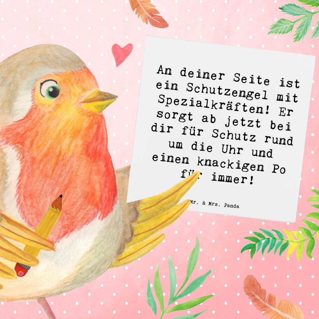 Deluxe Card Saying An deiner Seite ist ein Schutzengel mit Spezialkräften! Er sorgt ab jetzt bei dir für Schutz rund um die Uhr und einen knackigen Po für immer! Klappkarte, Hochwertige Klappkarte, Hochzeitskarte, Karte, Geburtstagskarte, Einladungskarte, Grußkarte, Glückwunschkarte, Hochwertige Grußkarte, sprüche, zitate, spruch kollektion, inspiration, motivation, lebensweisheiten, geschenkideen, wanddeko, wohnaccessoires, sprüche sammlung, schöne sprüche, glück, liebe, freude, lächeln, alltag verschönern, nachhaltige geschenke, dekoration, kreativ, einzigartig, shopify, mr and mrs panda