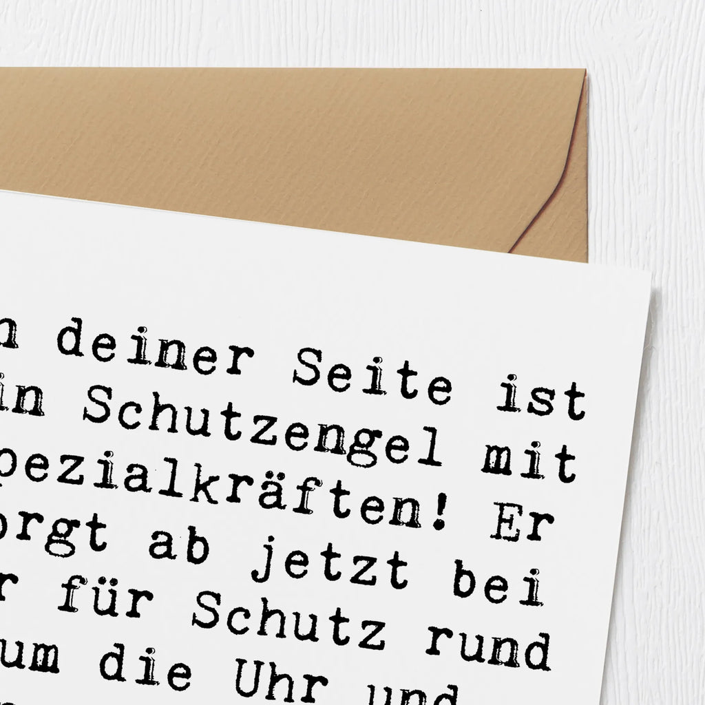 Deluxe Card Saying An deiner Seite ist ein Schutzengel mit Spezialkräften! Er sorgt ab jetzt bei dir für Schutz rund um die Uhr und einen knackigen Po für immer! Klappkarte, Hochwertige Klappkarte, Hochzeitskarte, Karte, Geburtstagskarte, Einladungskarte, Grußkarte, Glückwunschkarte, Hochwertige Grußkarte, sprüche, zitate, spruch kollektion, inspiration, motivation, lebensweisheiten, geschenkideen, wanddeko, wohnaccessoires, sprüche sammlung, schöne sprüche, glück, liebe, freude, lächeln, alltag verschönern, nachhaltige geschenke, dekoration, kreativ, einzigartig, shopify, mr and mrs panda