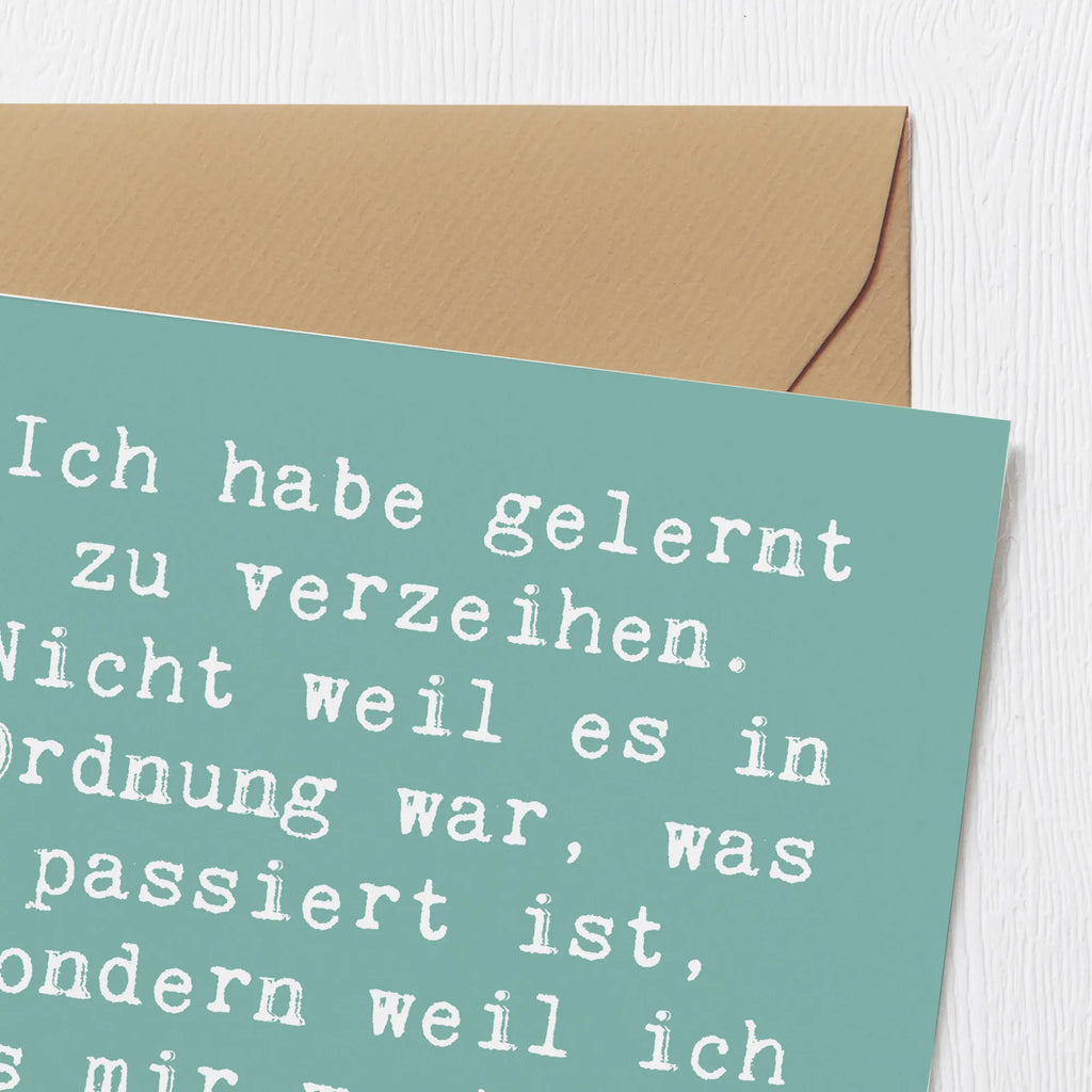 Deluxe Card Saying Ich habe gelernt zu verzeihen. Nicht weil es in Ordnung war, was passiert ist, sondern weil ich es mir wert bin, nach vorne zu blicken. Grußkarte, Einladungskarte, Klappkarte, Karte, Hochwertige Grußkarte, Hochzeitskarte, Glückwunschkarte, Hochwertige Klappkarte, Geburtstagskarte, sprüche, zitate, spruch kollektion, inspiration, motivation, lebensweisheiten, geschenkideen, wanddeko, wohnaccessoires, sprüche sammlung, schöne sprüche, glück, liebe, freude, lächeln, alltag verschönern, nachhaltige geschenke, dekoration, kreativ, einzigartig, shopify, mr and mrs panda
