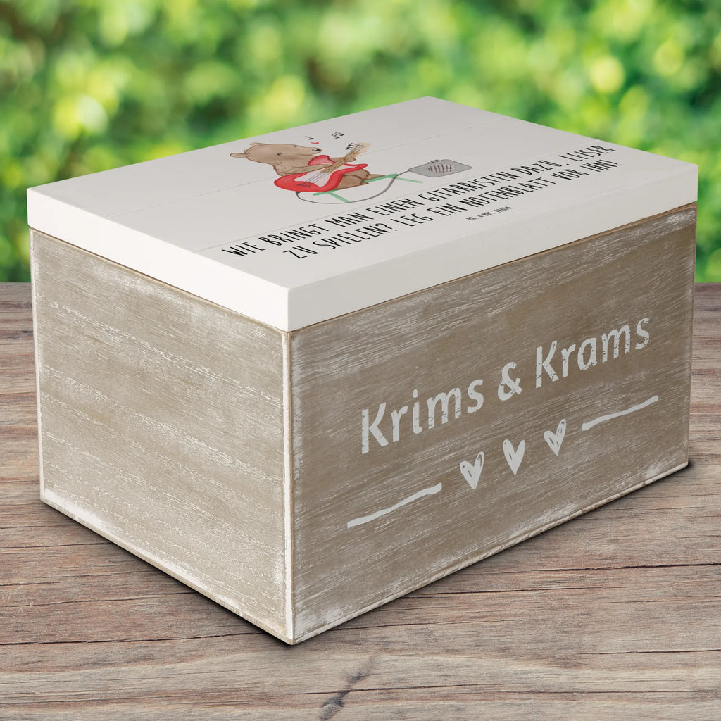 Wooden chest Wie bringt man einen Gitarristen dazu, leiser zu spielen? Leg ein Notenblatt vor ihn! Erinnerungskiste, Schatulle, Kiste, Truhe, Dekokiste, XXL, Erinnerungsbox, Schatzkiste, Geschenkdose, Geschenkbox, Holzkiste, Aufbewahrungsbox, Instrumente, Geschenke Musiker, Musikliebhaber