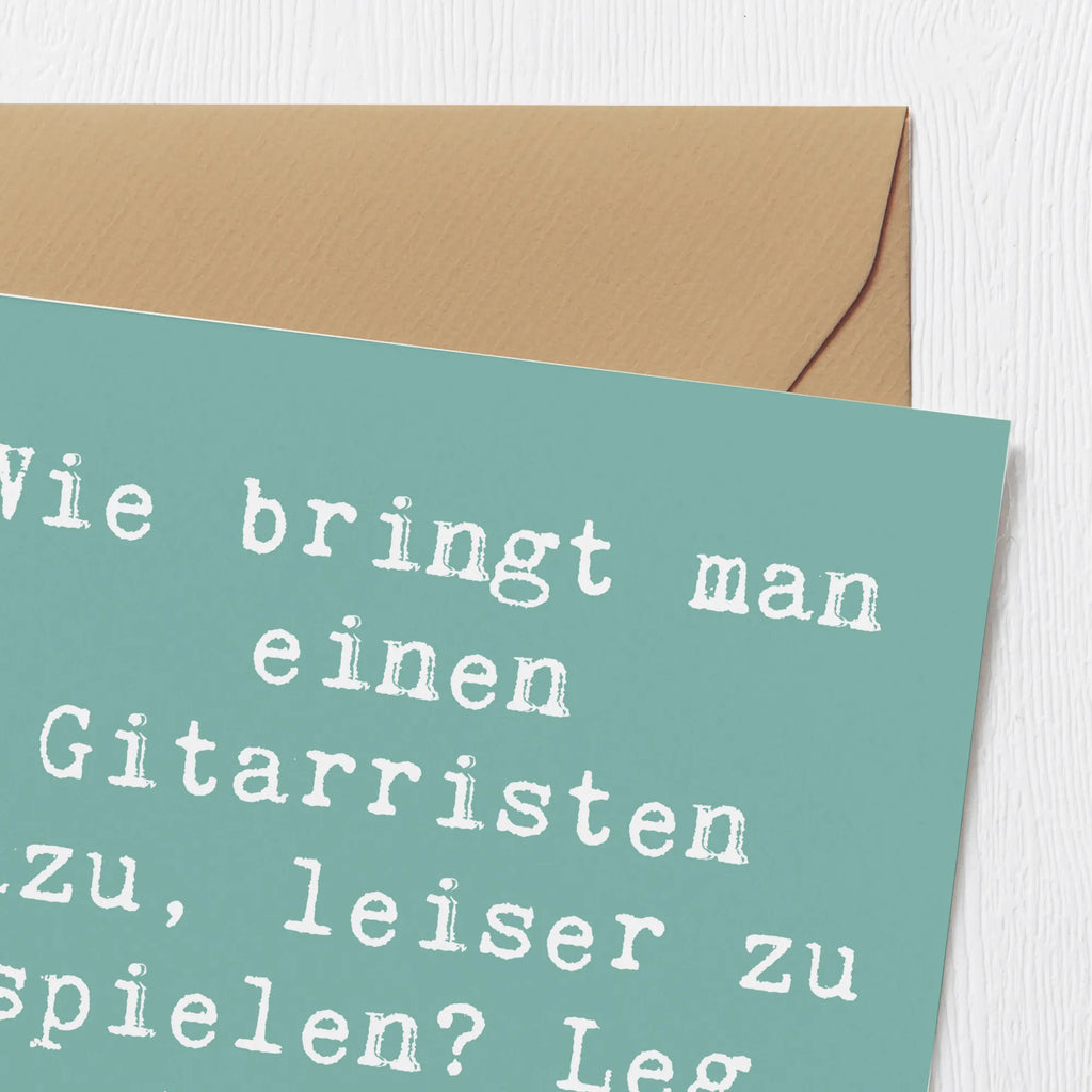 Deluxe Card Saying Wie bringt man einen Gitarristen dazu, leiser zu spielen? Leg ein Notenblatt vor ihn! Karte, Grußkarte, Hochzeitskarte, Hochwertige Klappkarte, Geburtstagskarte, Hochwertige Grußkarte, Klappkarte, Einladungskarte, Glückwunschkarte, Instrumente, Geschenke Musiker, Musikliebhaber