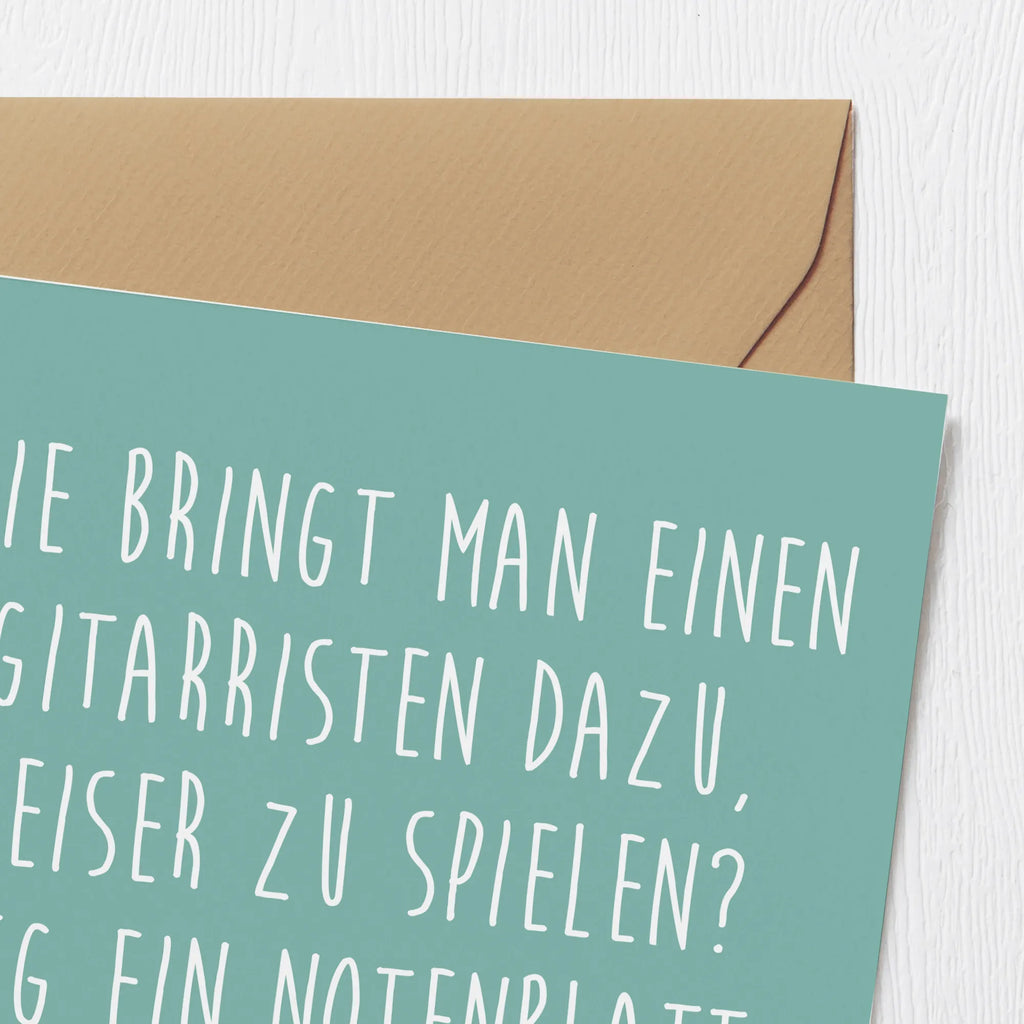Deluxe Card Wie bringt man einen Gitarristen dazu, leiser zu spielen? Leg ein Notenblatt vor ihn! Klappkarte, Hochwertige Klappkarte, Glückwunschkarte, Grußkarte, Karte, Hochwertige Grußkarte, Geburtstagskarte, Hochzeitskarte, Einladungskarte, Instrumente, Geschenke Musiker, Musikliebhaber
