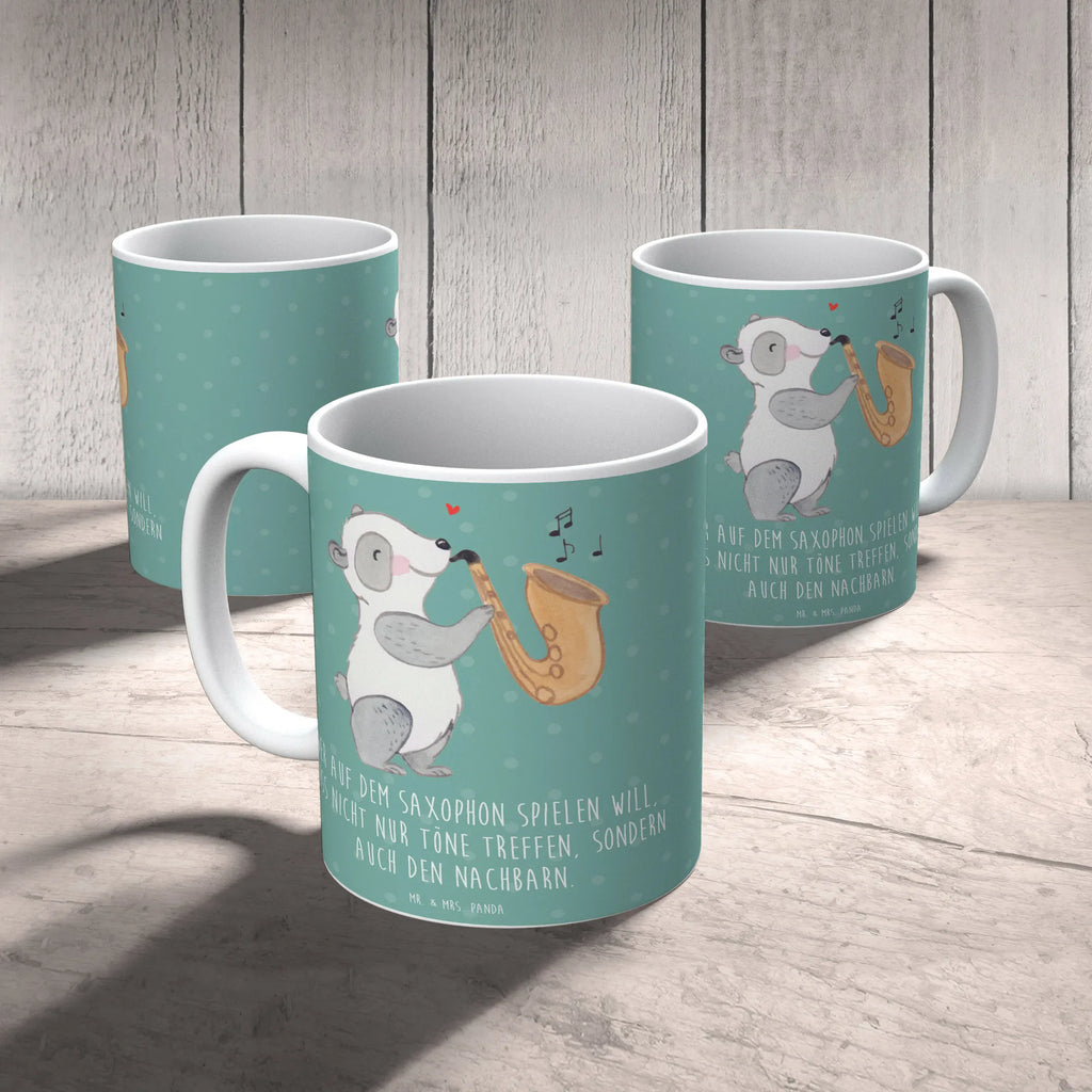 Mug Wer auf dem Saxophon spielen will, muss nicht nur Töne treffen, sondern auch den Nachbarn. Keramiktasse, Kaffeetasse, Tasse mit Zitaten, Bürotasse, Tasse mit Motiven, Geschenktasse, Porzellantasse, Tasse, Teetasse, Instrumente, Geschenke Musiker, Musikliebhaber